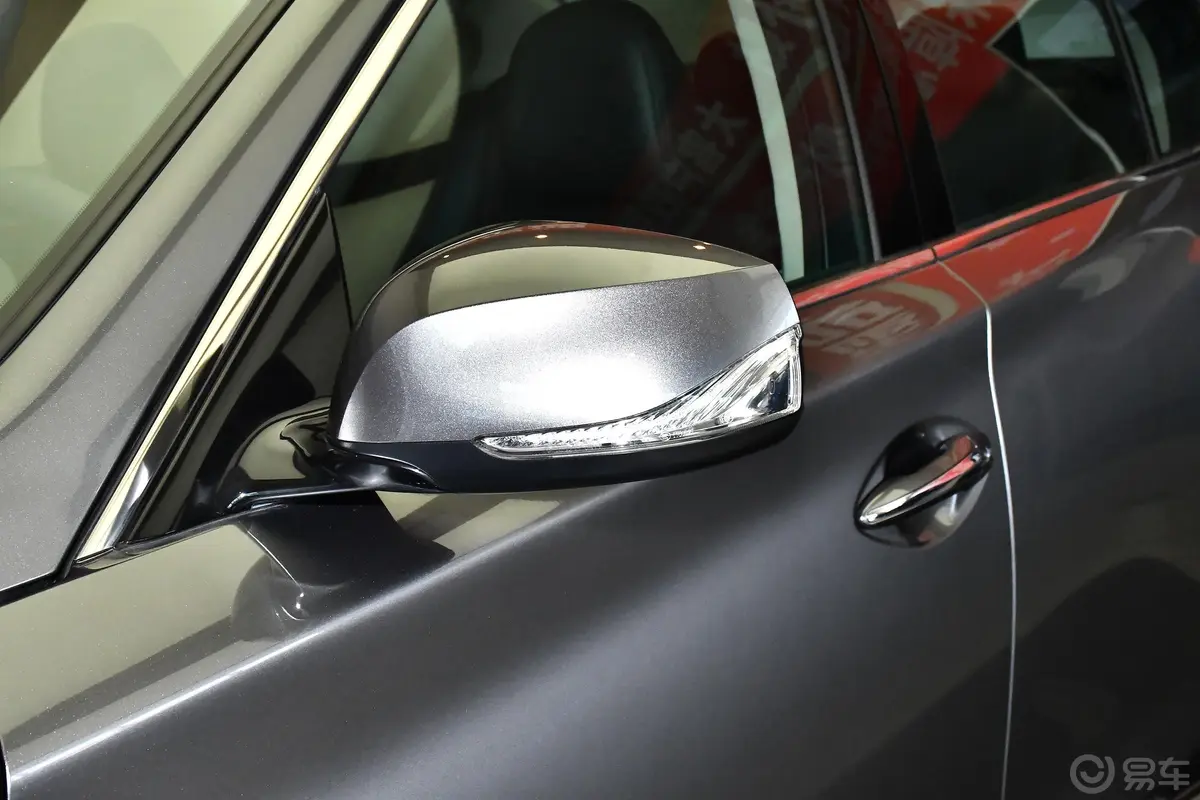 英菲尼迪Q50L2.0T 舒适版主驾驶后视镜背面