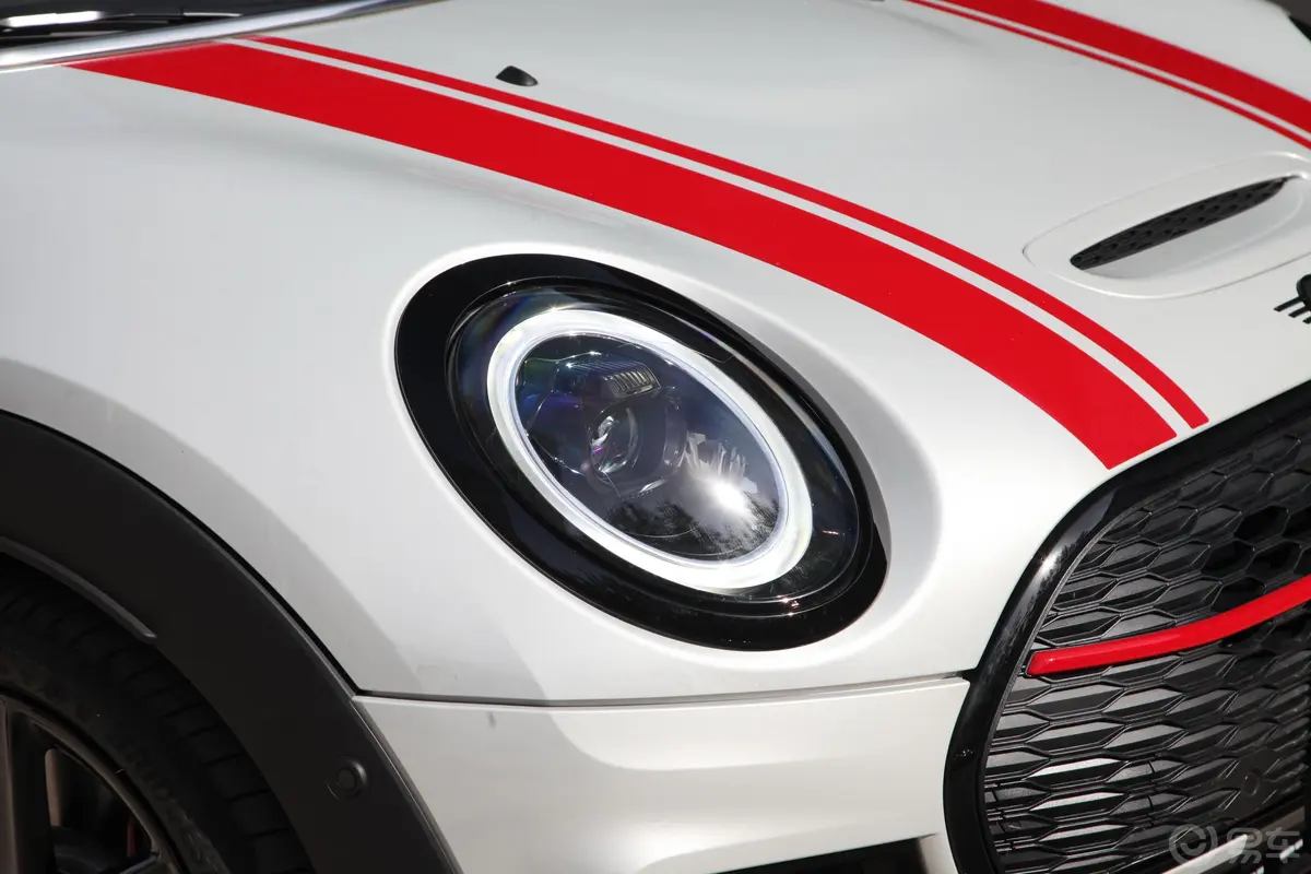 MINI JCW CLUBMAN2.0T JOHN COOPER WORKS ALL-IN大灯侧45度俯拍