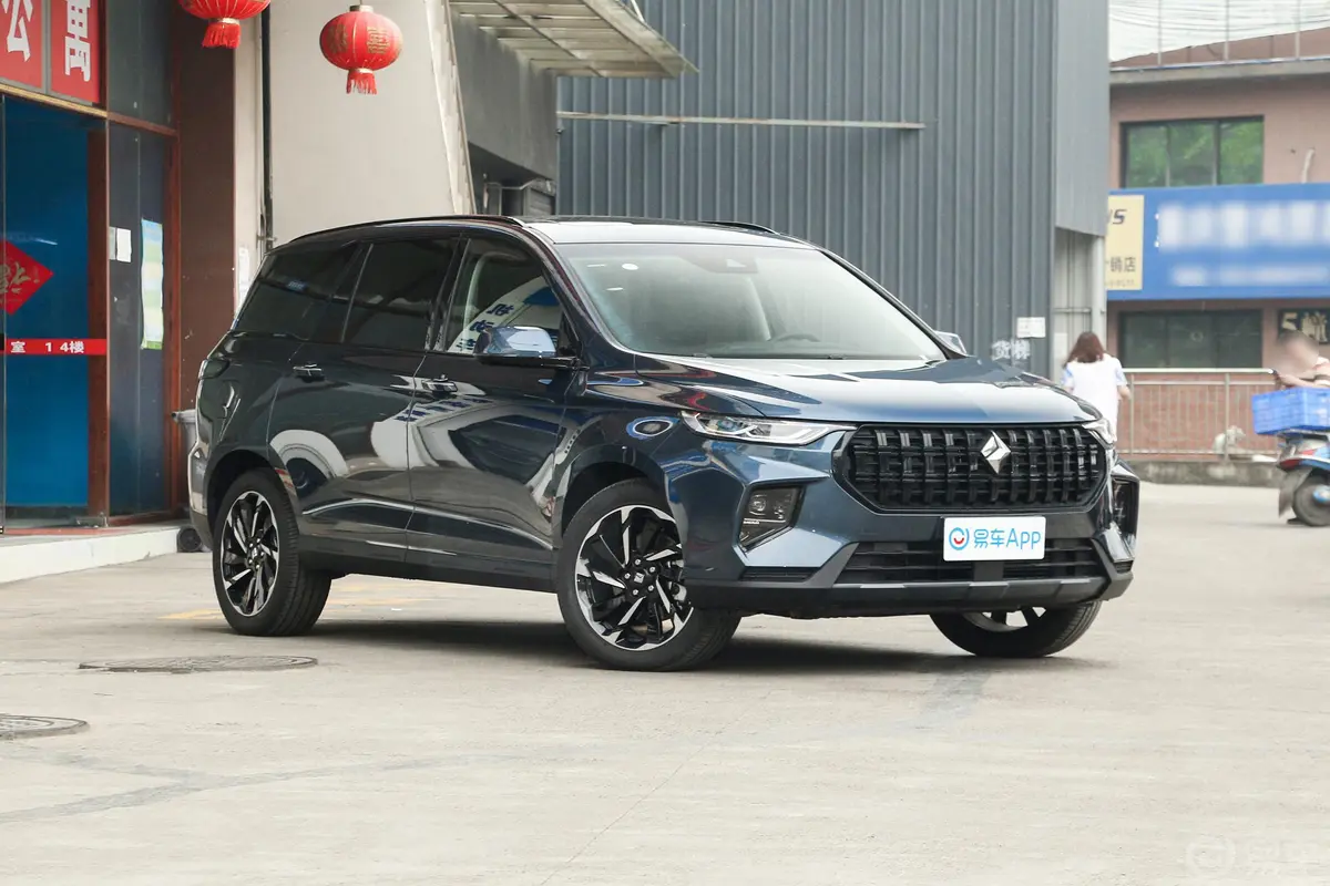 宝骏RS-71.5T CVT 智能旗舰型侧前45度车头向右水平