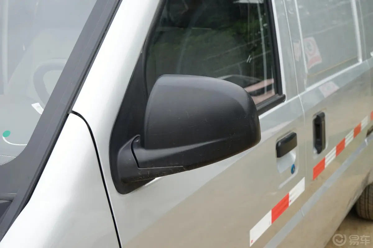 五菱荣光1.5L 手动 加长标准型 封窗车(空调版) 2座 国VI主驾驶后视镜背面
