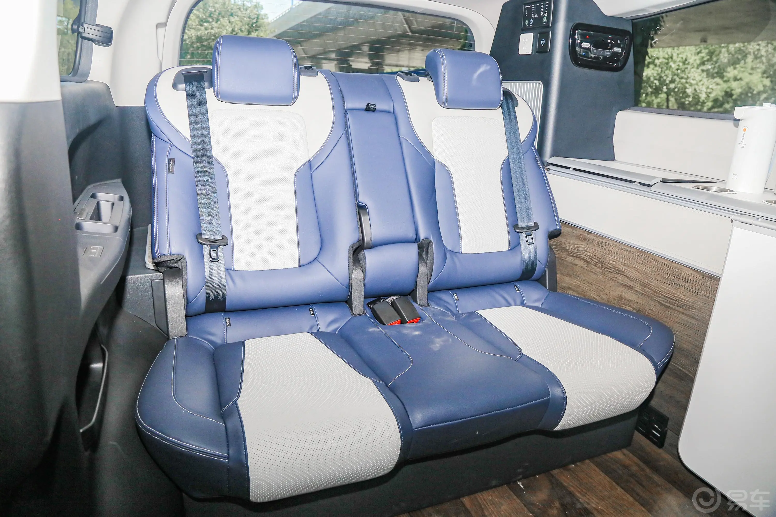 上汽大通MAXUS G20房车旅行家G20 2.0T 手自一体 阳光版第三排座椅