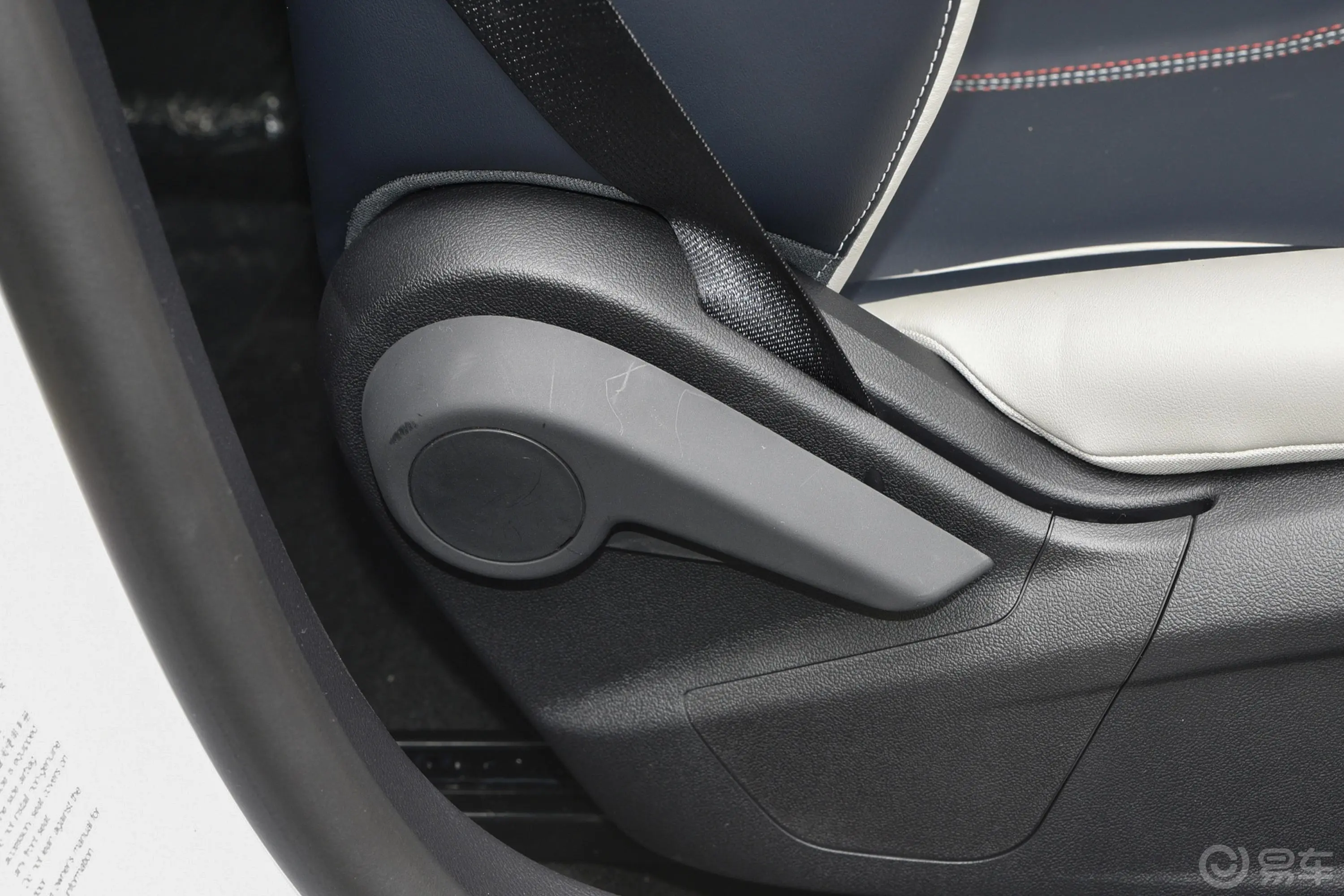 秦PLUS新能源EV 500km 豪华型副驾座椅调节