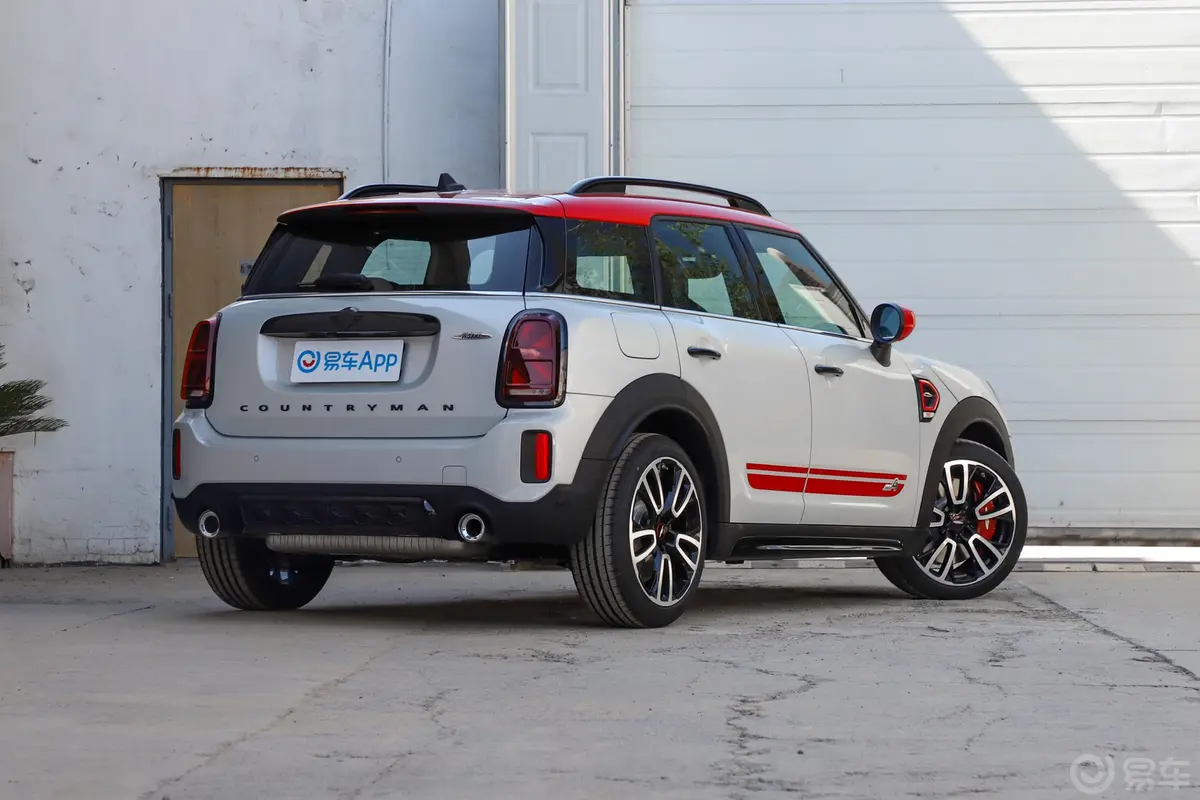 MINI JCW COUNTRYMAN2.0T JOHN COOPER WORKS ALL-IN侧后45度车头向右水平