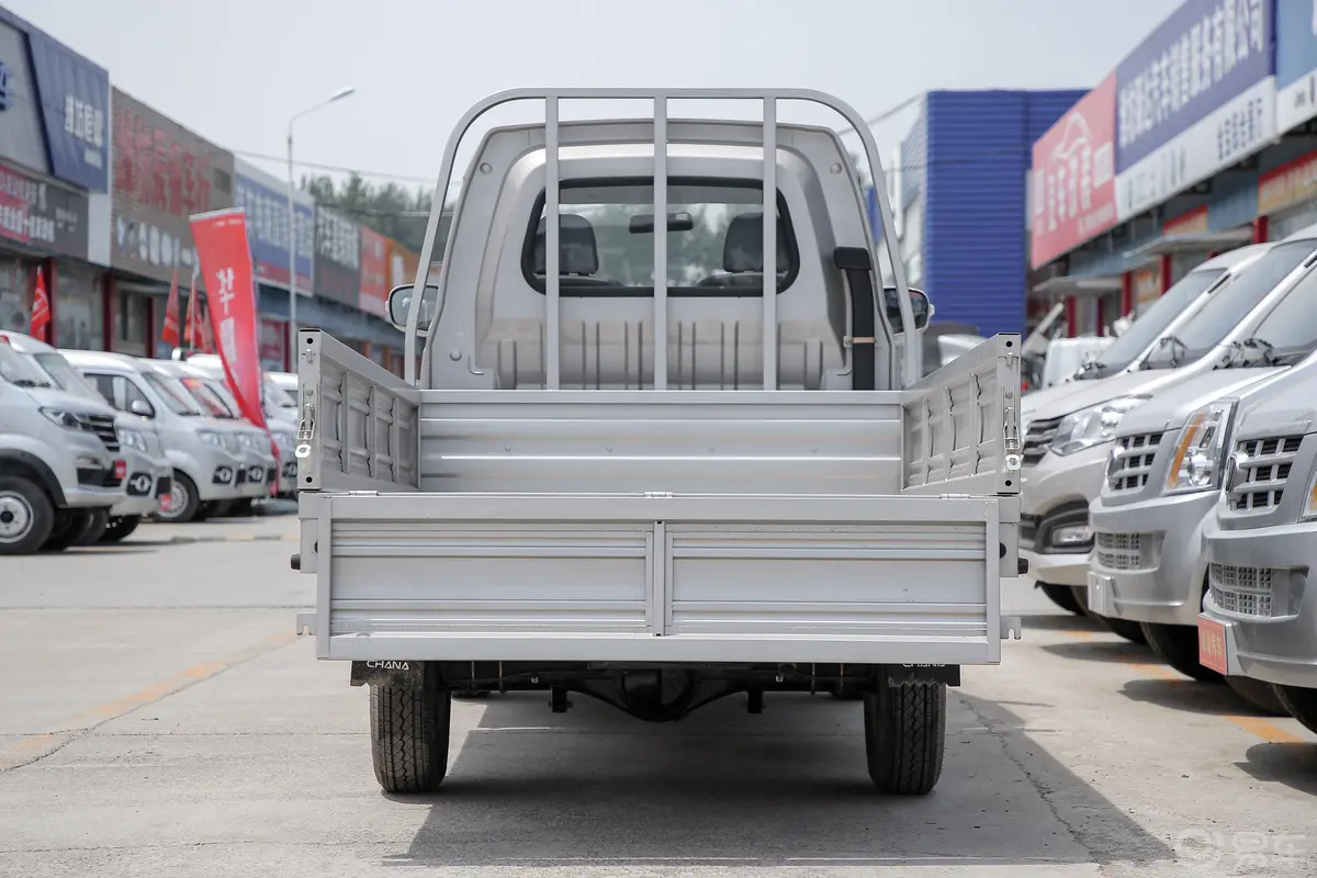 跨越王X1东安1.6L 122马力 2700轴距 单排载货汽车 标准版 国Ⅵ后排座椅