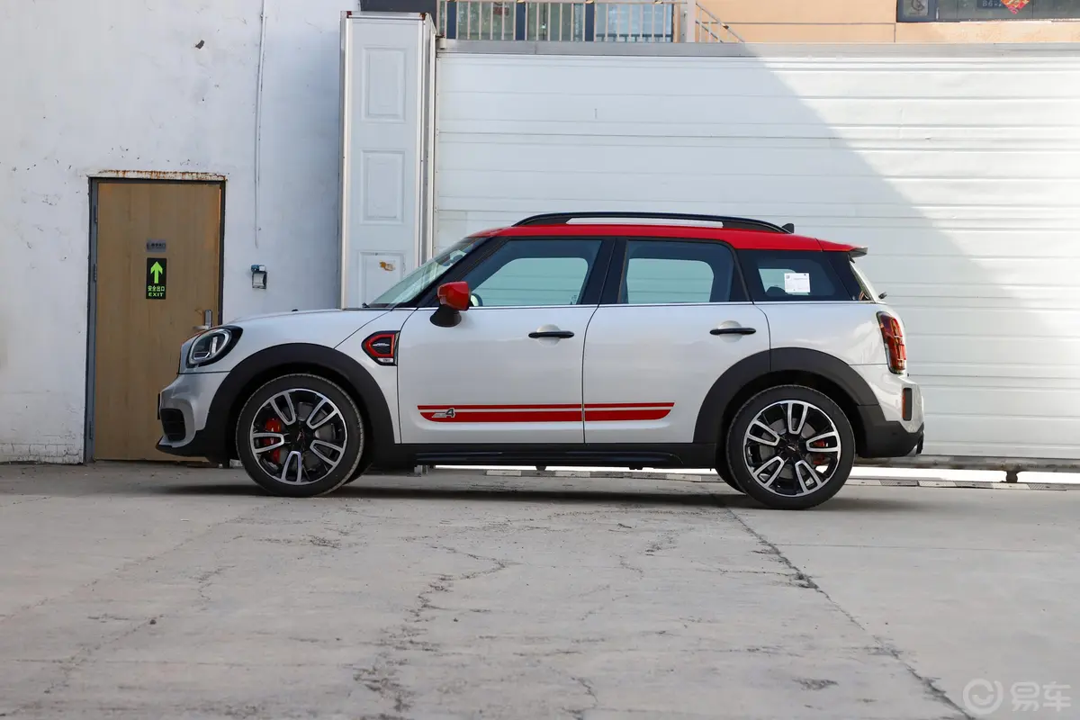 MINI JCW COUNTRYMAN2.0T JOHN COOPER WORKS ALL-IN正侧车头向左水平