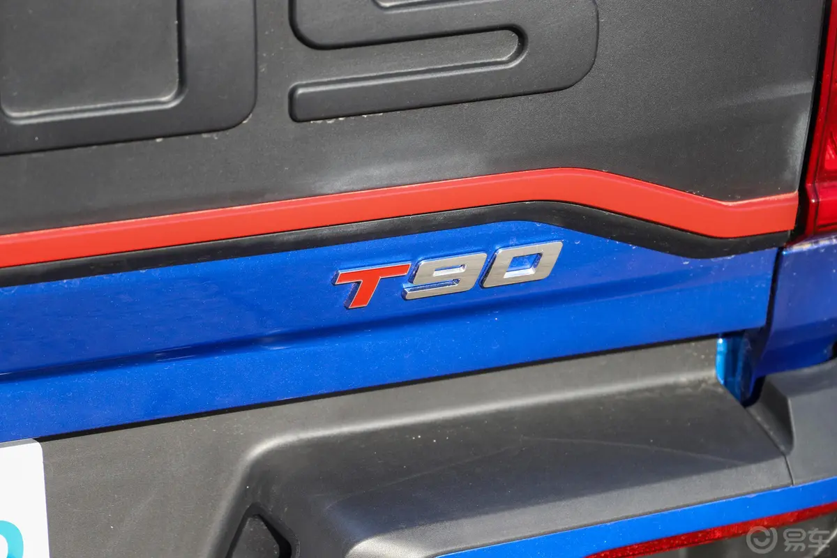 大通T902.0T 自动四驱双增压标箱高底盘舒享型 柴油外观细节
