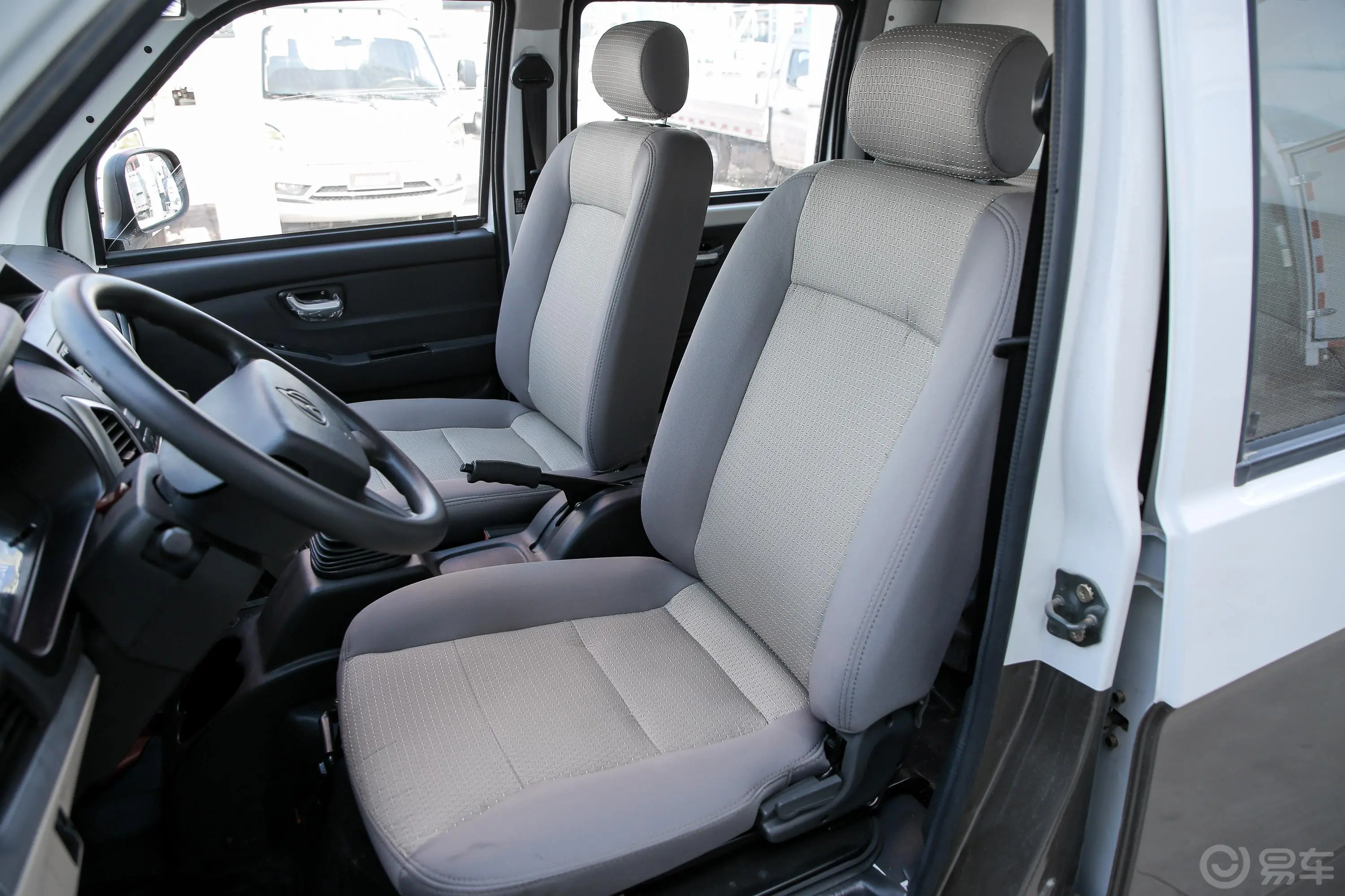 长安V5东安1.6L 122马力 厢货 双排 标准版 汽油 国Ⅵ驾驶员座椅