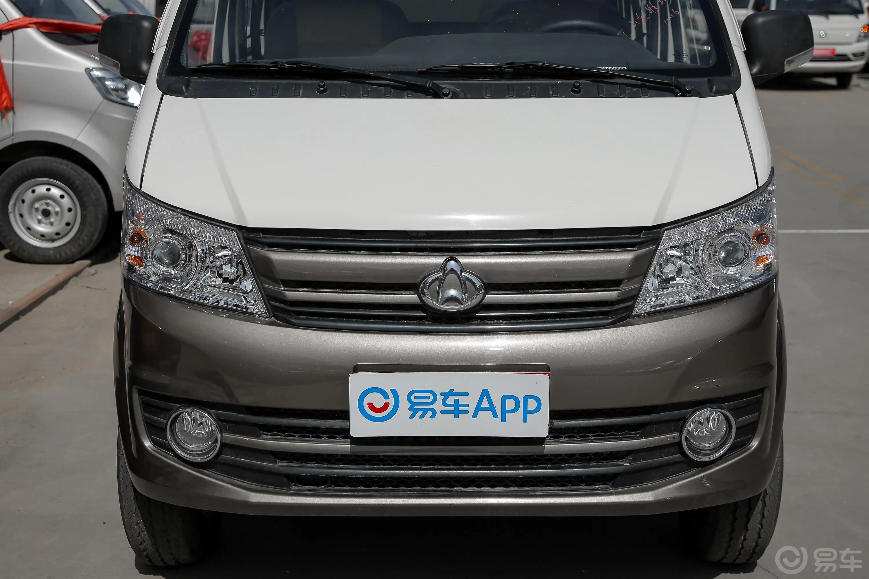 长安V5东安1.6L 122马力 厢货 双排 标准版 汽油 国Ⅵ外观