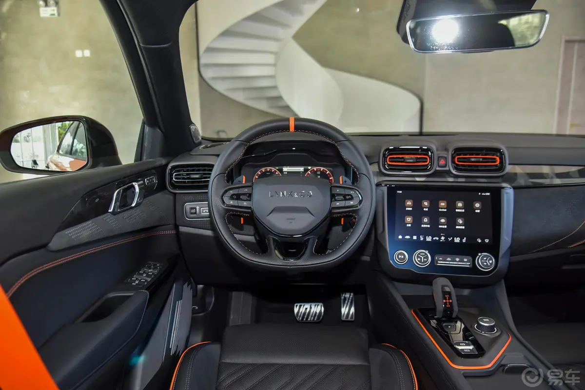 领克02 Hatchback2.0TD 自动Halo驾控套件版驾驶位区域