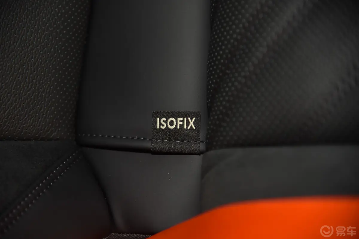 领克02 Hatchback2.0TD 自动Halo驾控套件版儿童座椅接口