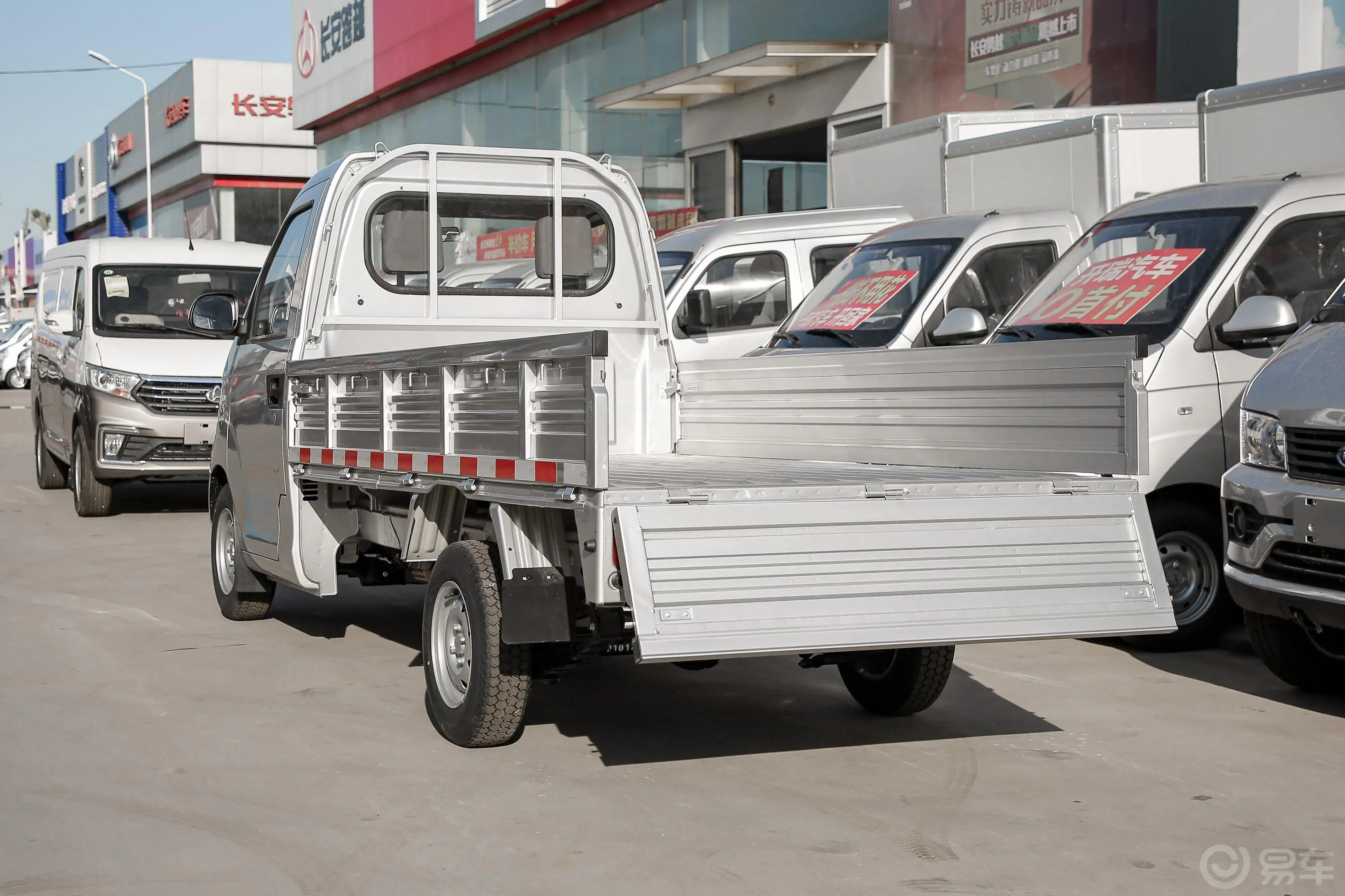 优劲1.3L 单排加长普货 基本型LJ469Q-AEB后排空间体验