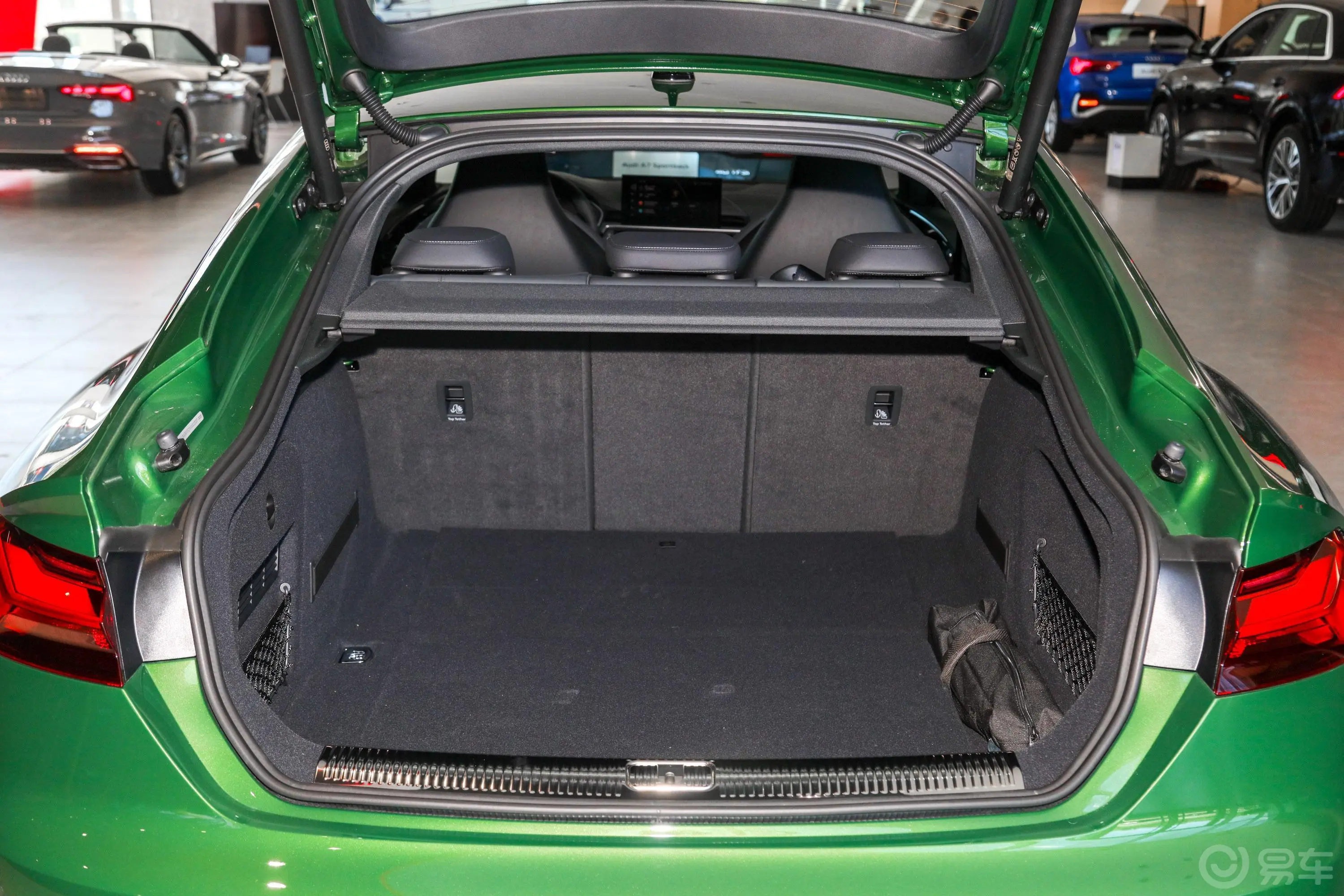 奥迪RS 52.9T Sportback后备厢空间特写