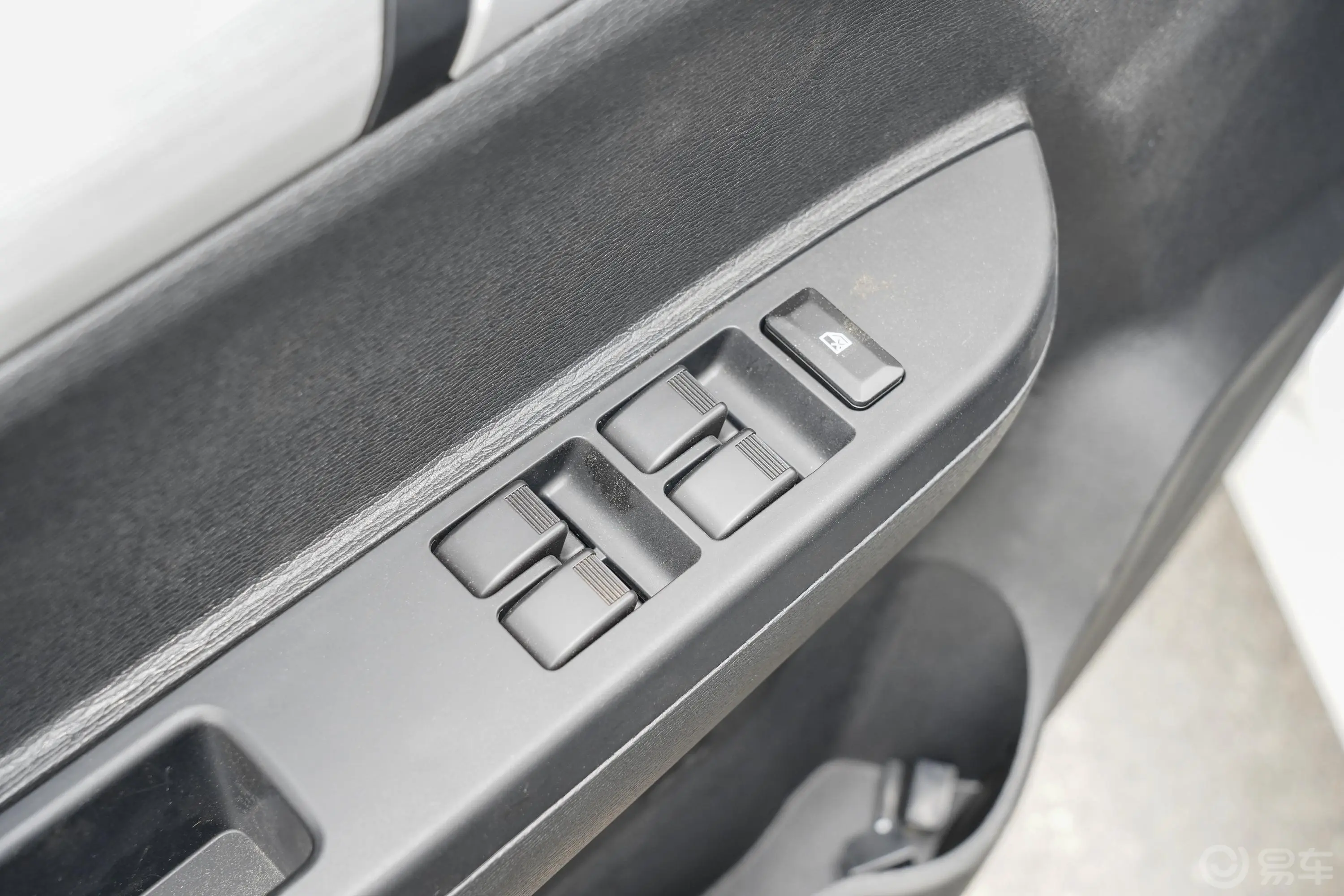 神骐F30创业版 1.5L 手动 双排长轴 标准型车窗调节整体