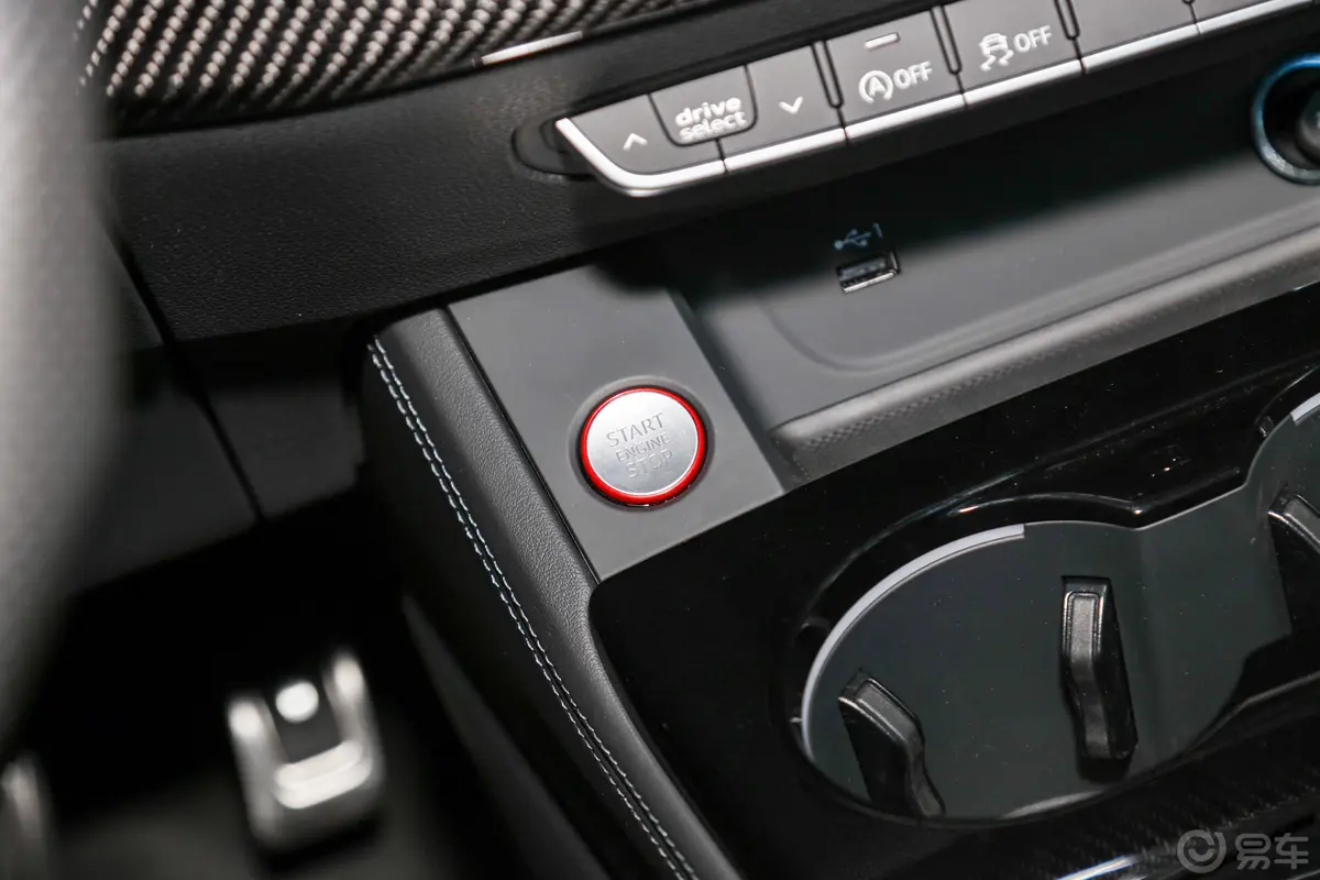 奥迪RS 52.9T Sportback钥匙孔或一键启动按键