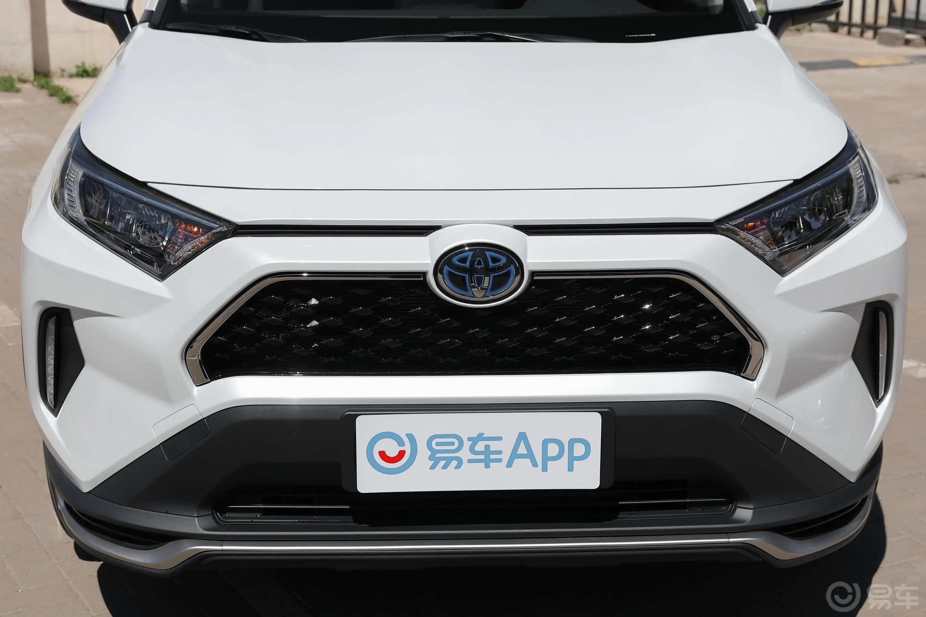 RAV4荣放 双擎E+2.5L 两驱都市Pro外观