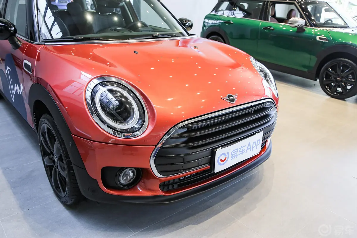 MINI CLUBMAN1.5T COOPER前格栅侧俯拍