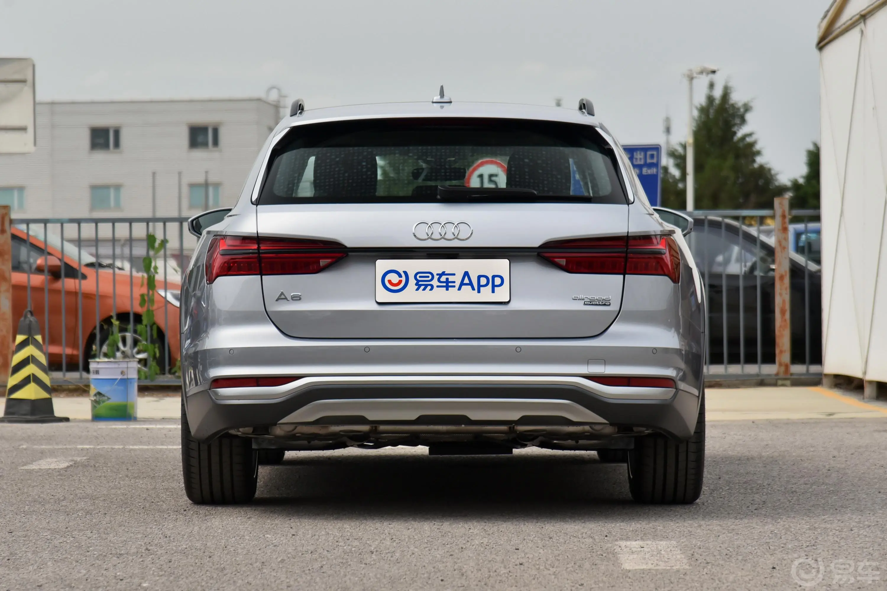 奥迪A6Allroad quattro 探索家 55 TFSI 尊享越野型正后水平