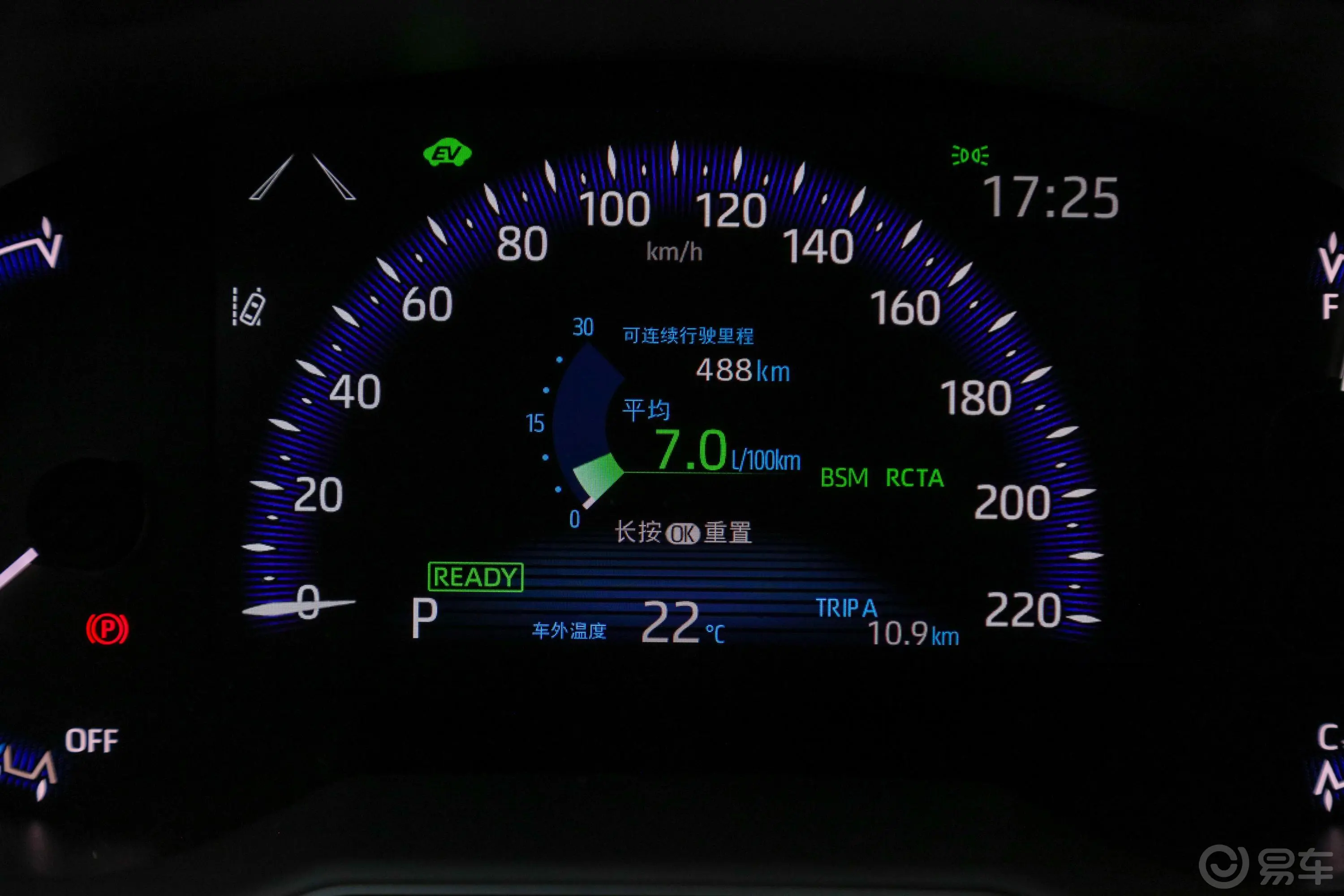 丰田C-HR双擎 2.0L 尊贵版主驾驶位