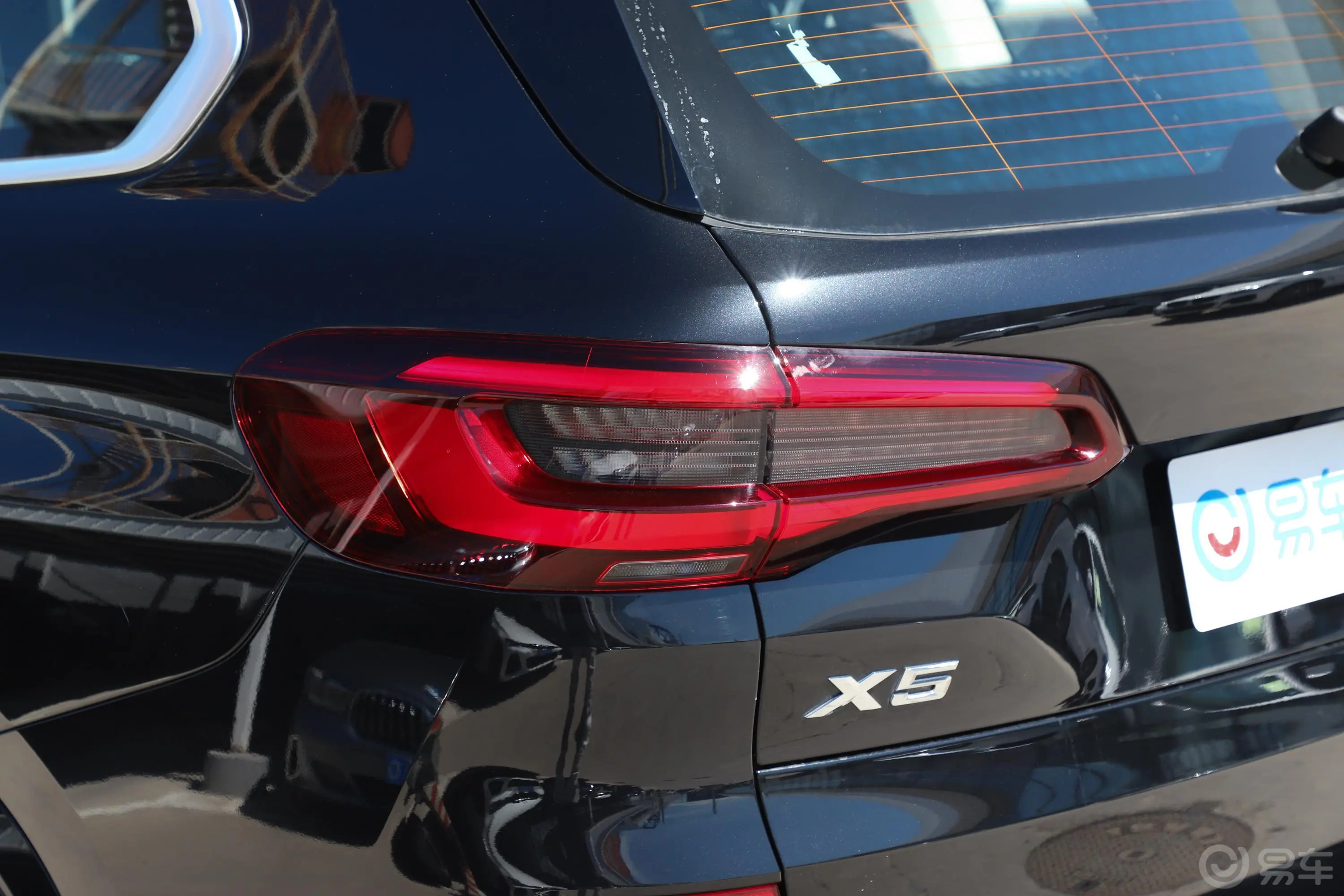 宝马X5(进口)改款 xDrive30i M运动套装尾灯侧45度俯拍