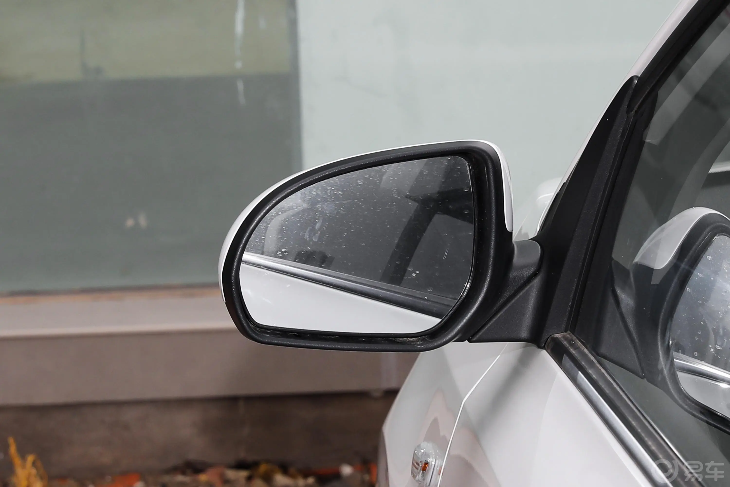 焕驰改款 1.4L 自动 舒适天窗版后视镜镜面