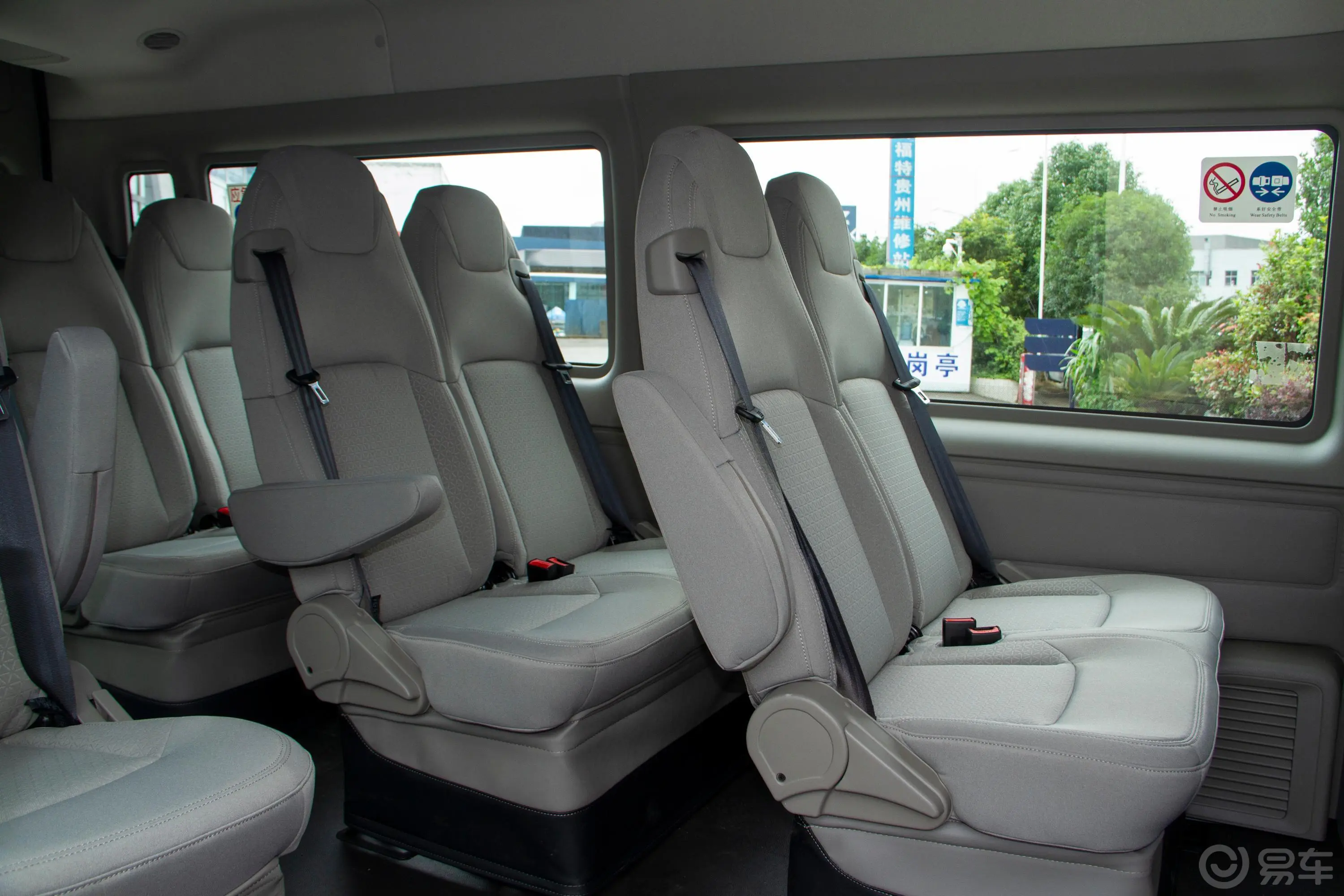 新世代全顺Pro 2.2T 手动 长轴中顶 普通型客车 15座 柴油 国VI后排座椅