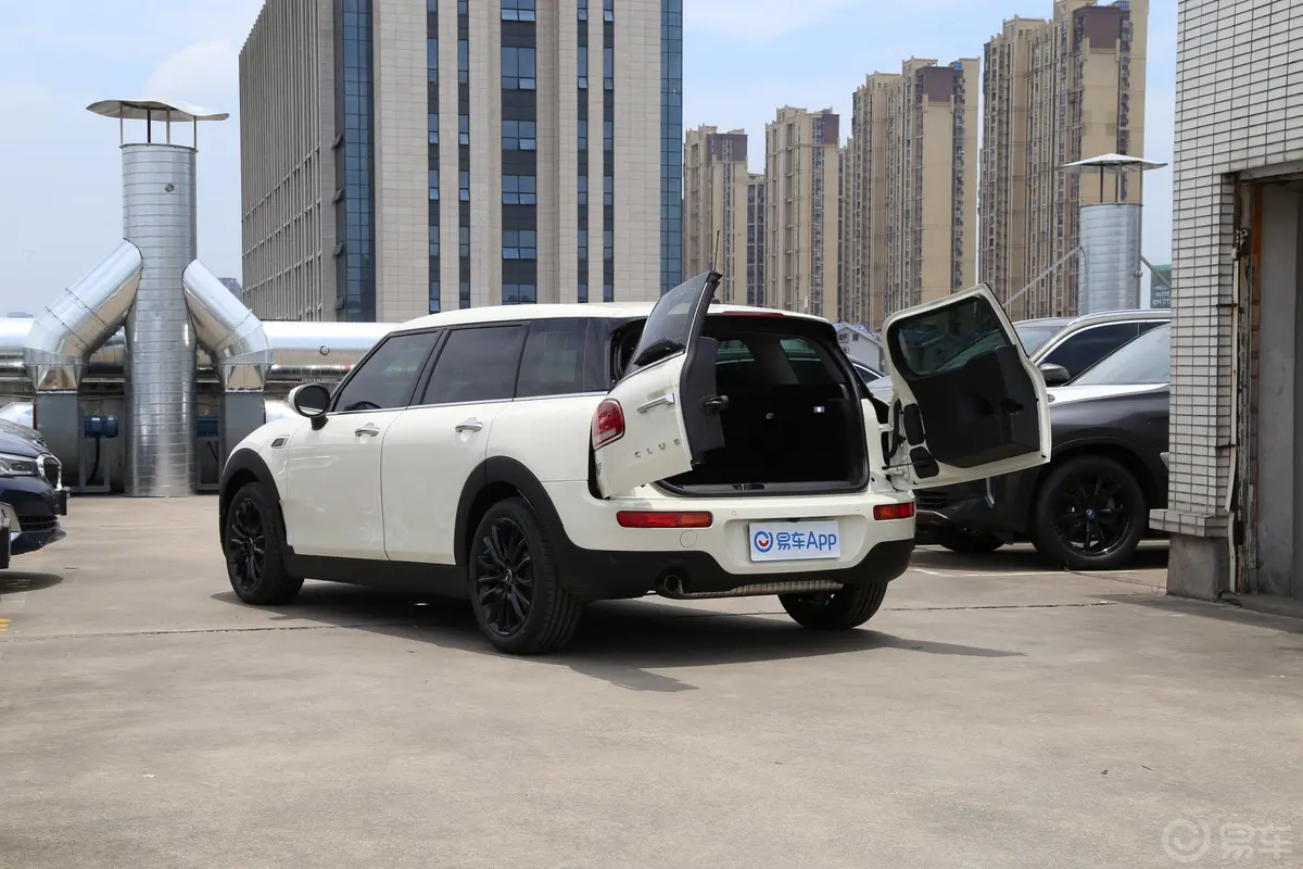 MINI CLUBMAN1.5T ONE后备厢开启45度侧拍