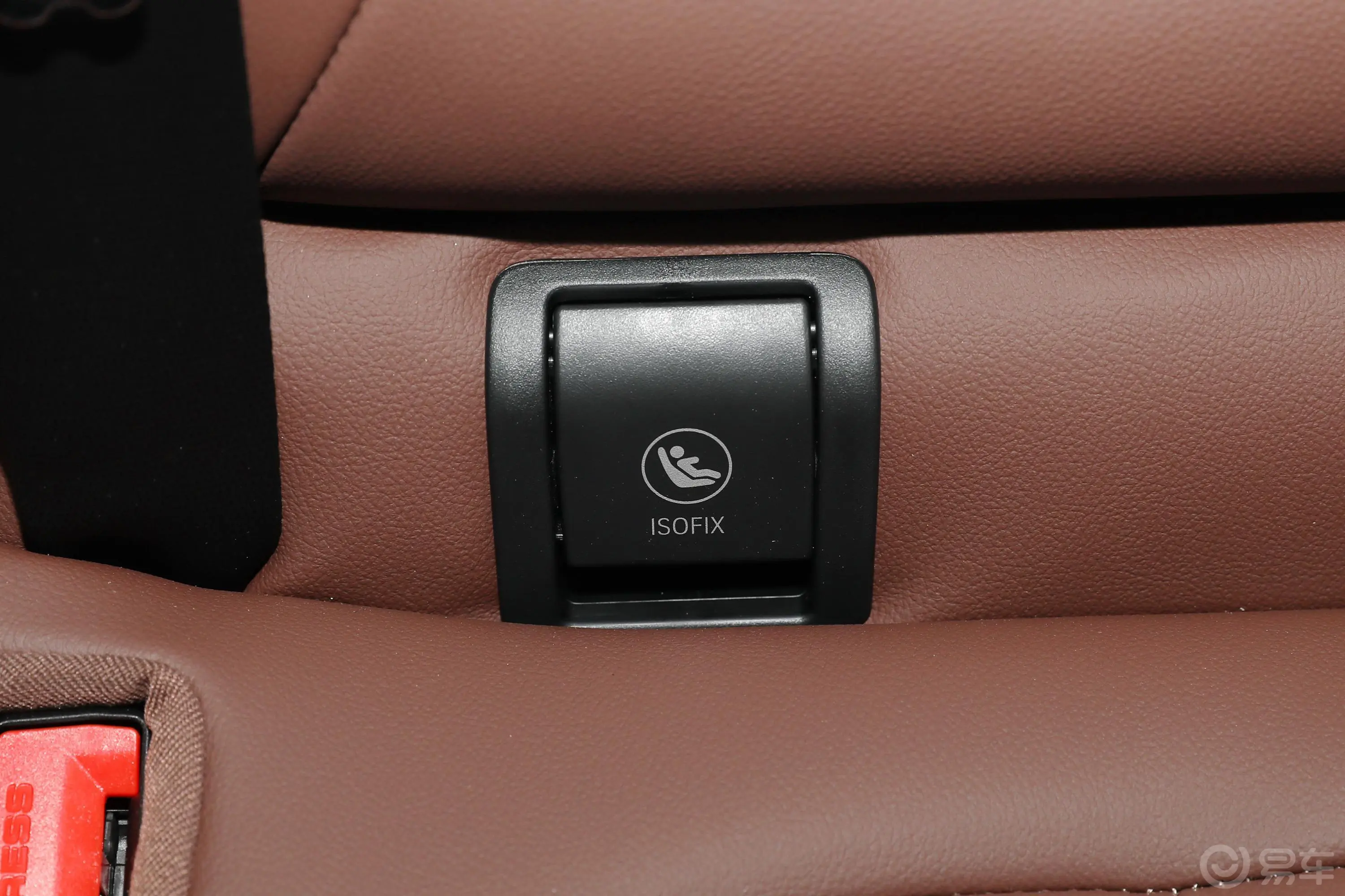 宝马X5(进口)改款 xDrive40i 尊享型 M运动套装儿童座椅接口