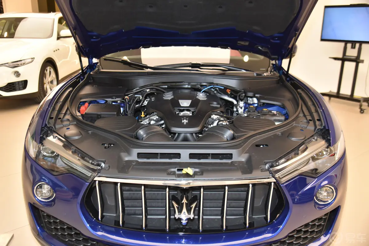 Levante3.0T 标准版外观