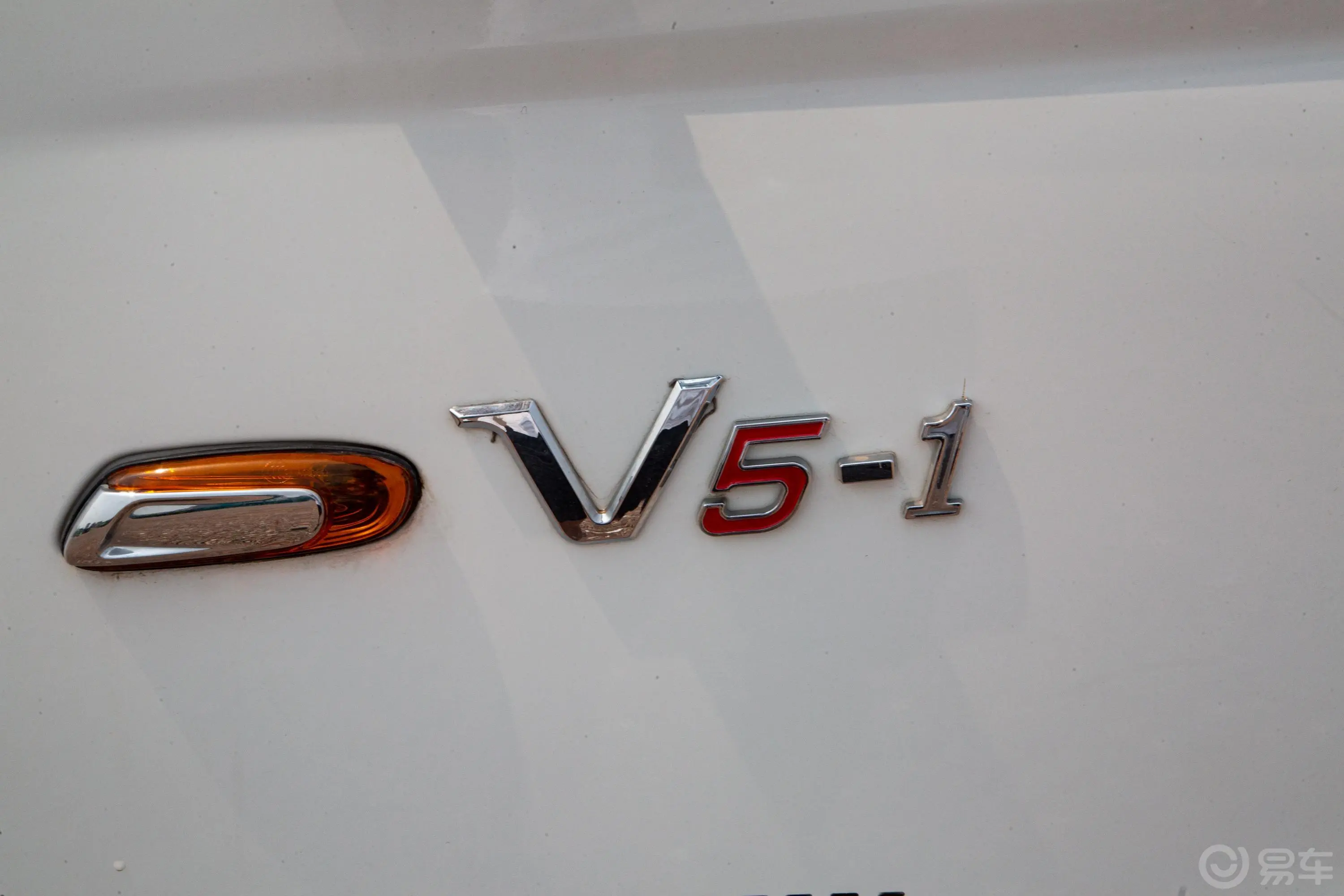 欧铃V51.8L 102马力 双排栏板轻卡  ZB1042VSD5V 柴油 国V外观