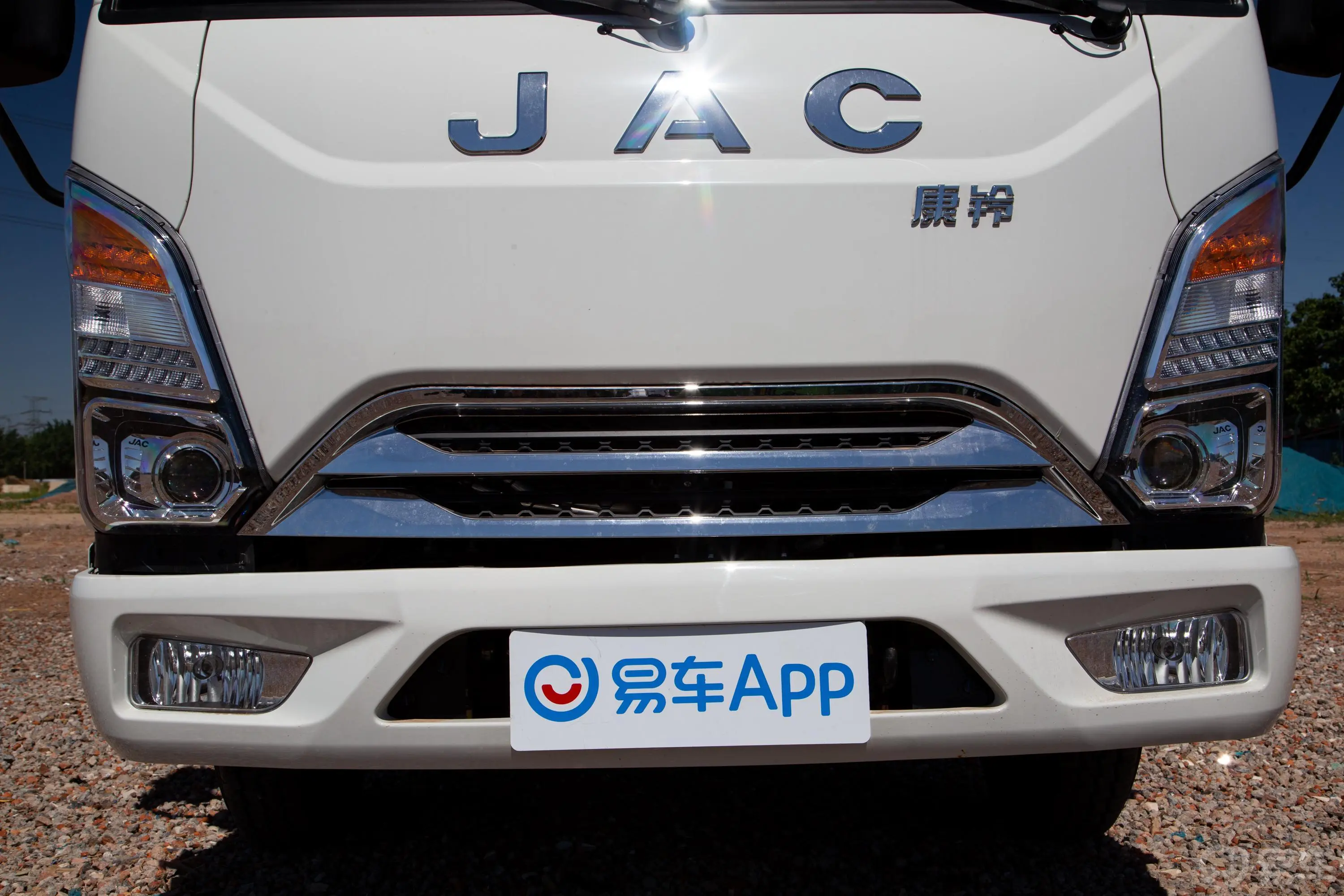 康铃J3J3安徽全柴 2.3L 98马力 轴距2900  单排箱式轻卡 柴油 国VI外观