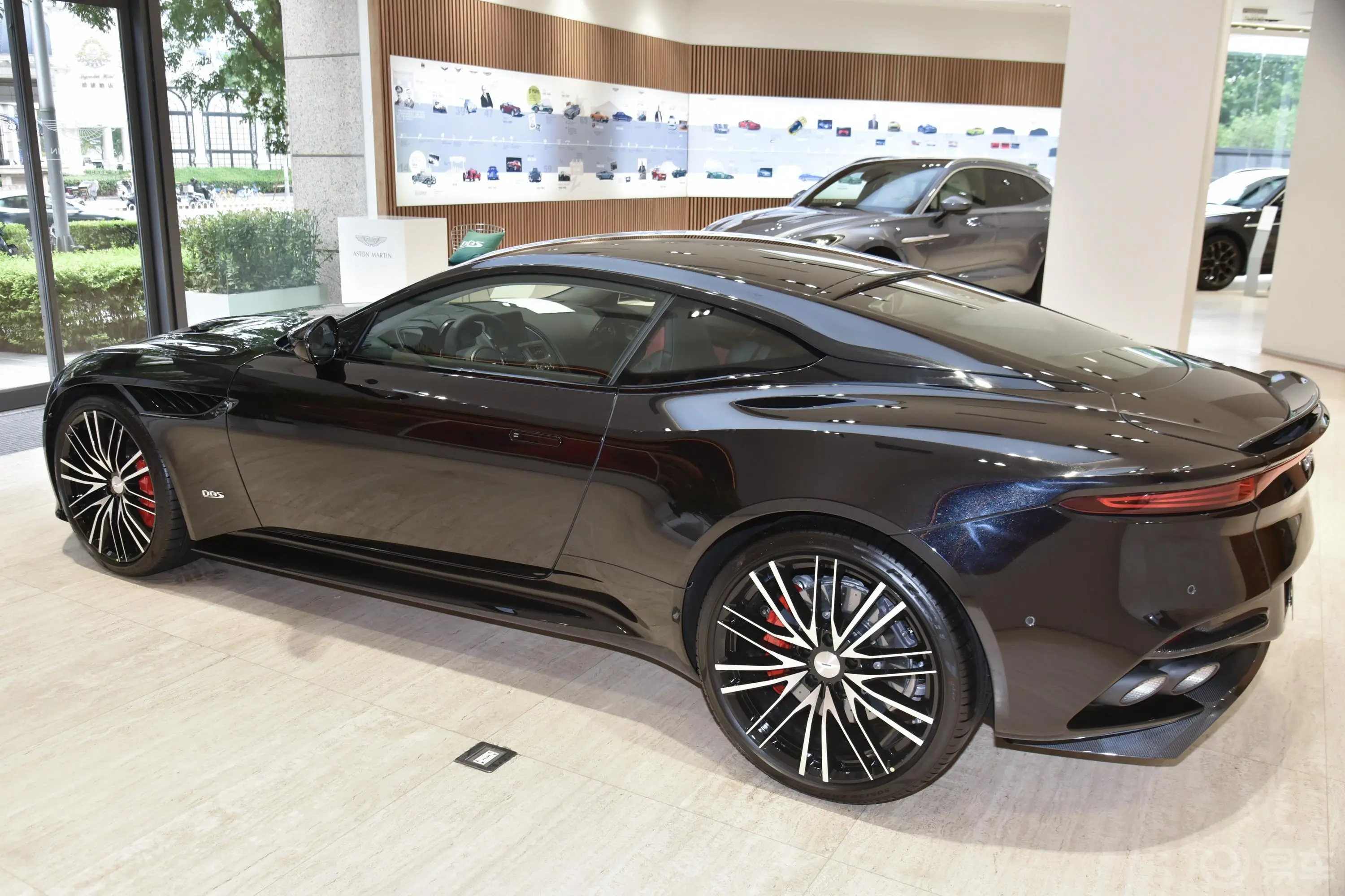 阿斯顿·马丁DBSDBS Superleggera V12 Coupe外观