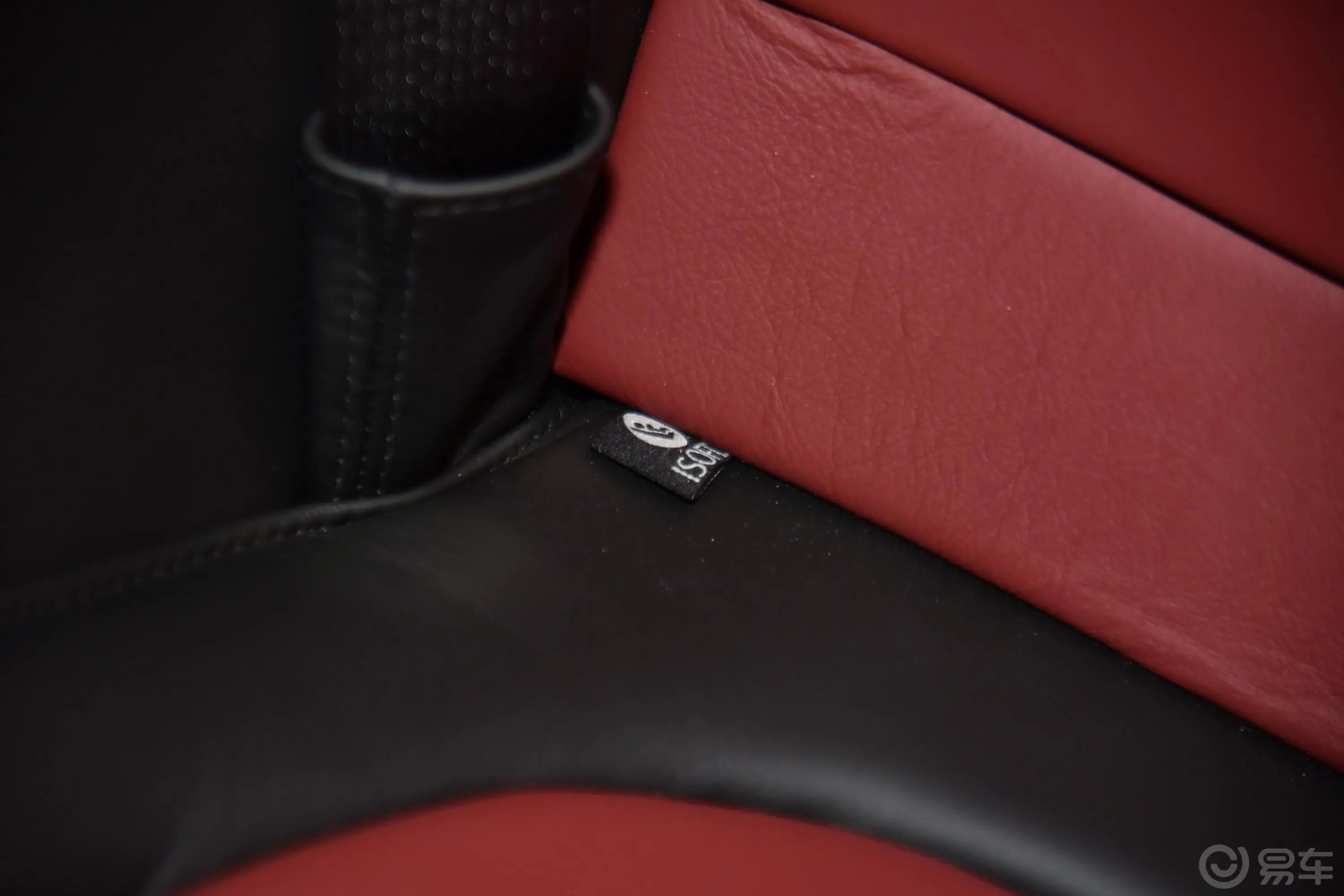 阿斯顿·马丁DBSDBS Superleggera V12 Coupe儿童座椅接口