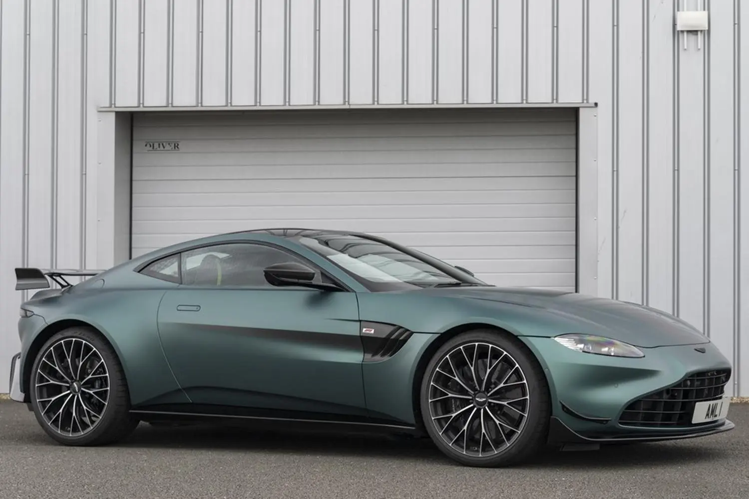 V8 Vantage