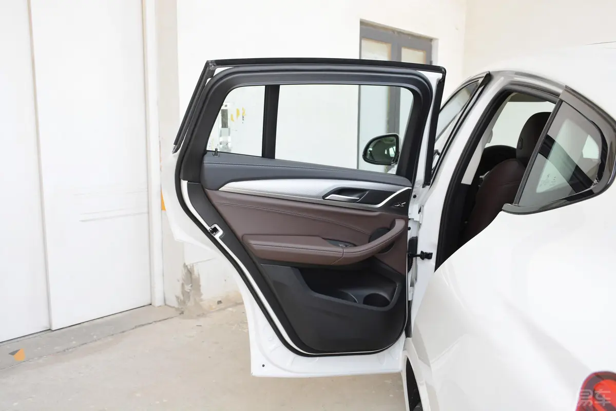 宝马X4改款 xDrive25i M运动套装驾驶员侧后车门