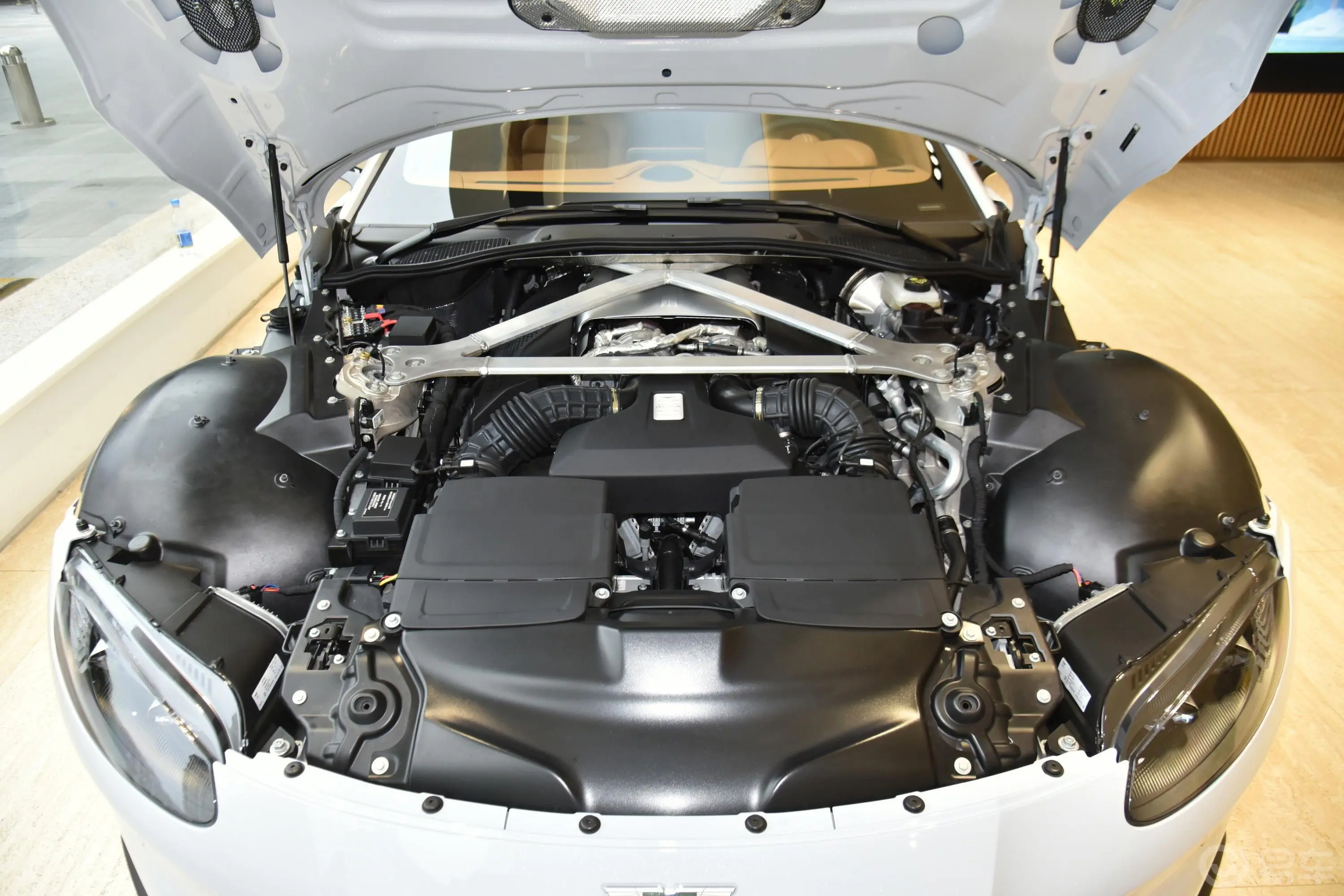 V8 Vantage4.0T V8 Coupe外观