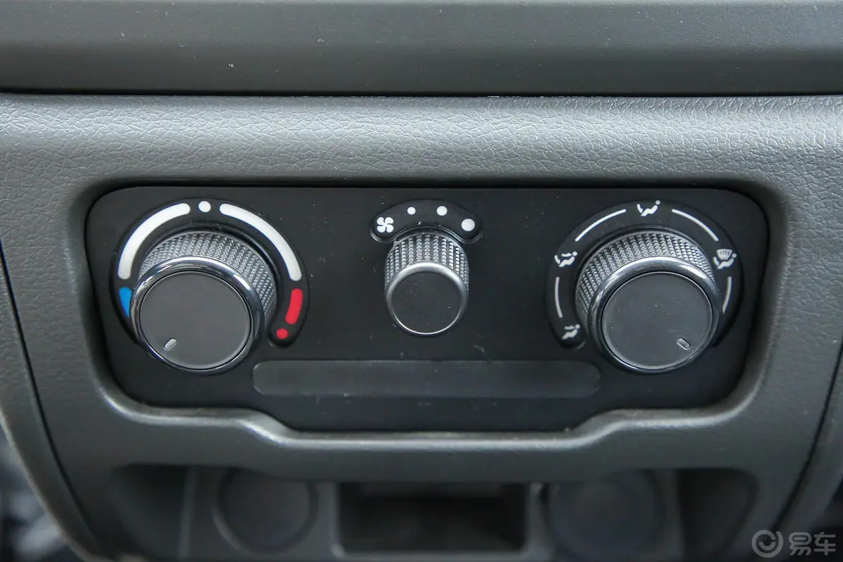 新豹T11.2L 单排单后轮 长箱致富宝空调