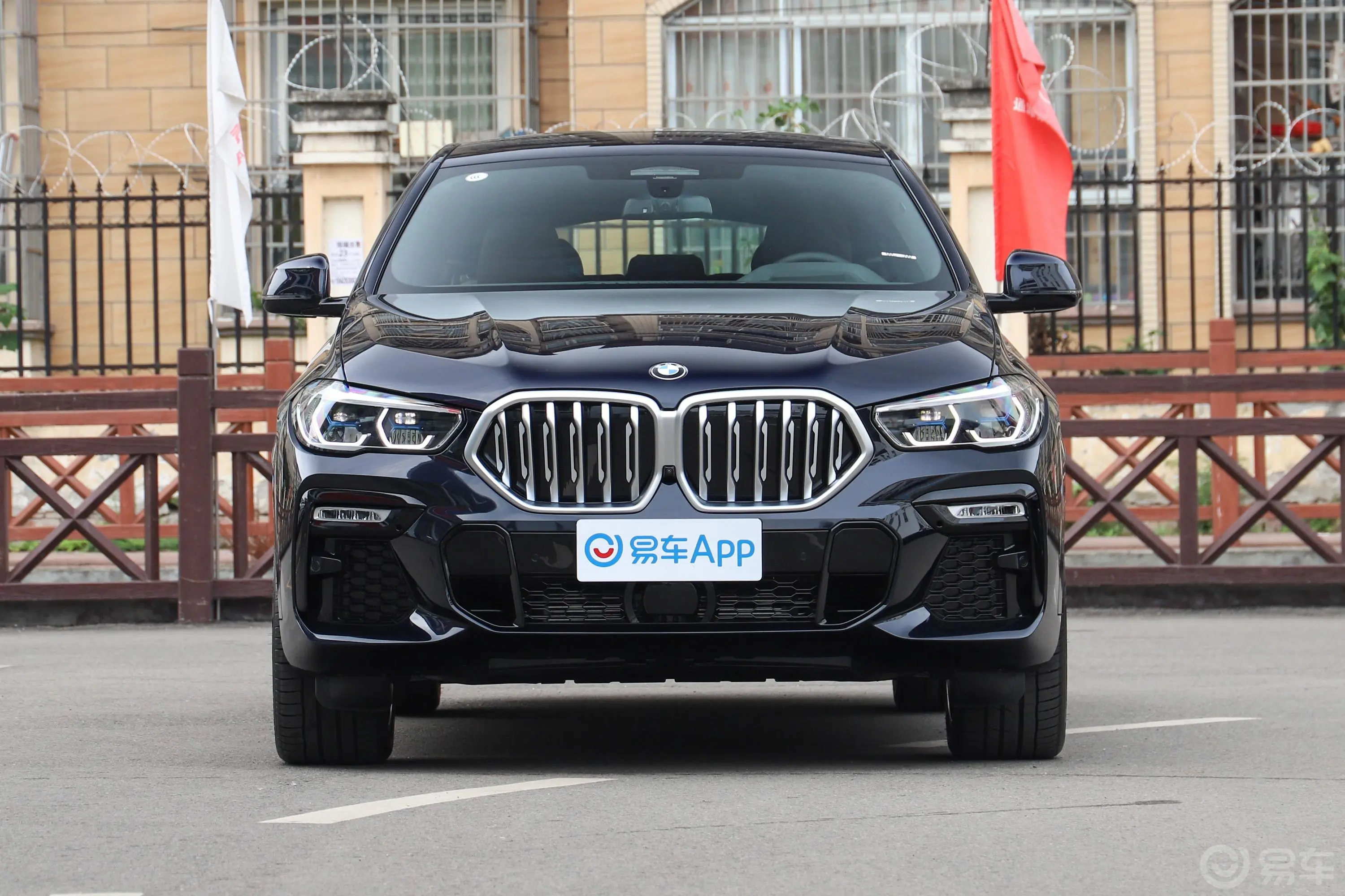 宝马X6改款 xDrive40i 尊享型 M运动套装正前水平