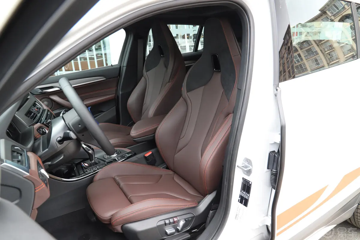 宝马X2改款 sDrive25i 锋芒版驾驶员座椅