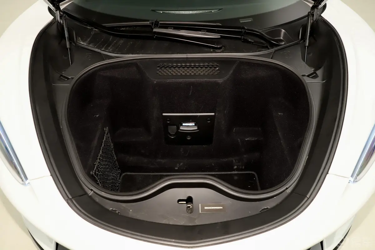 迈凯伦GT4.0T 基本型后备厢空间特写