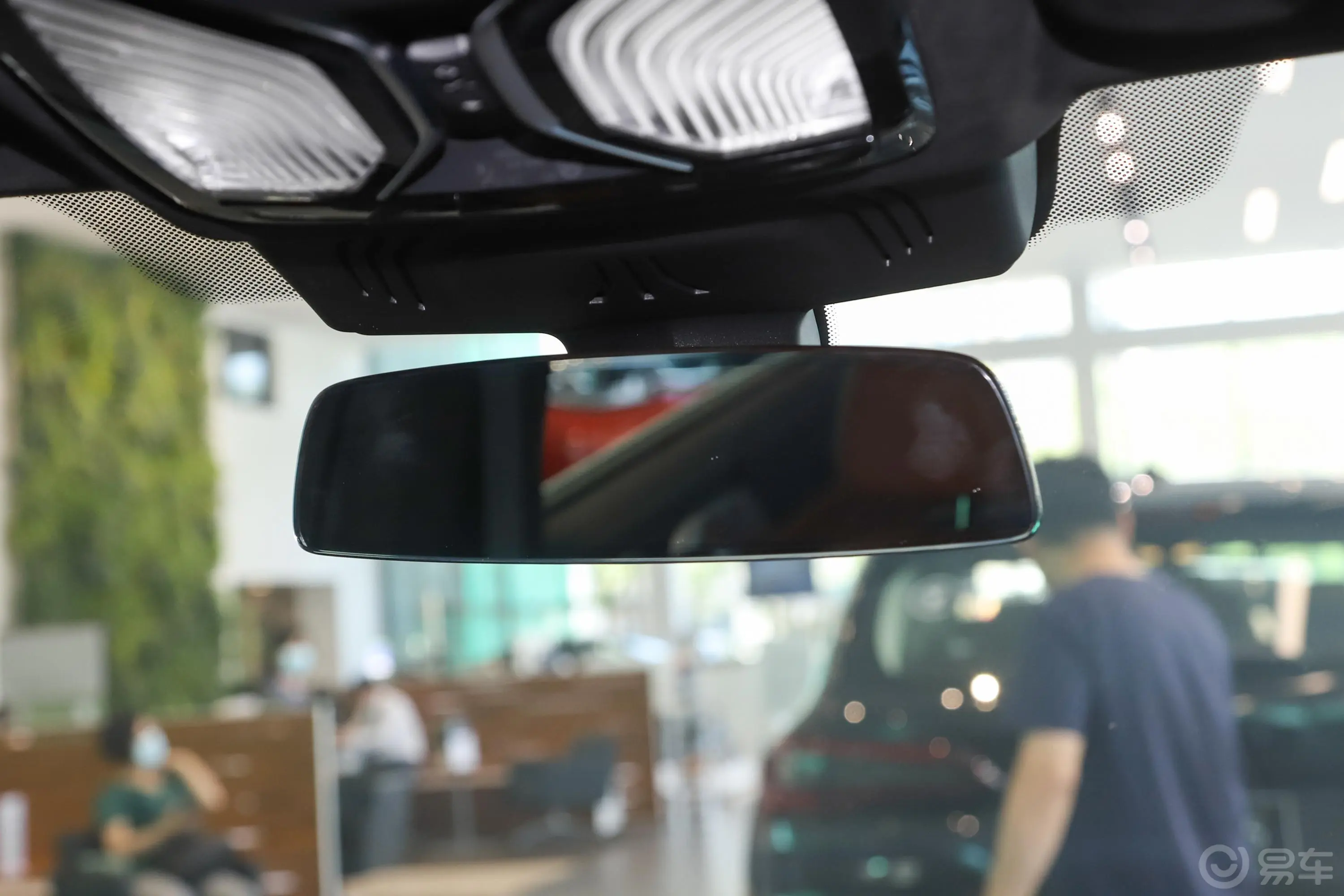 宝马X7改款 xDrive40i 行政型 豪华套装内后视镜