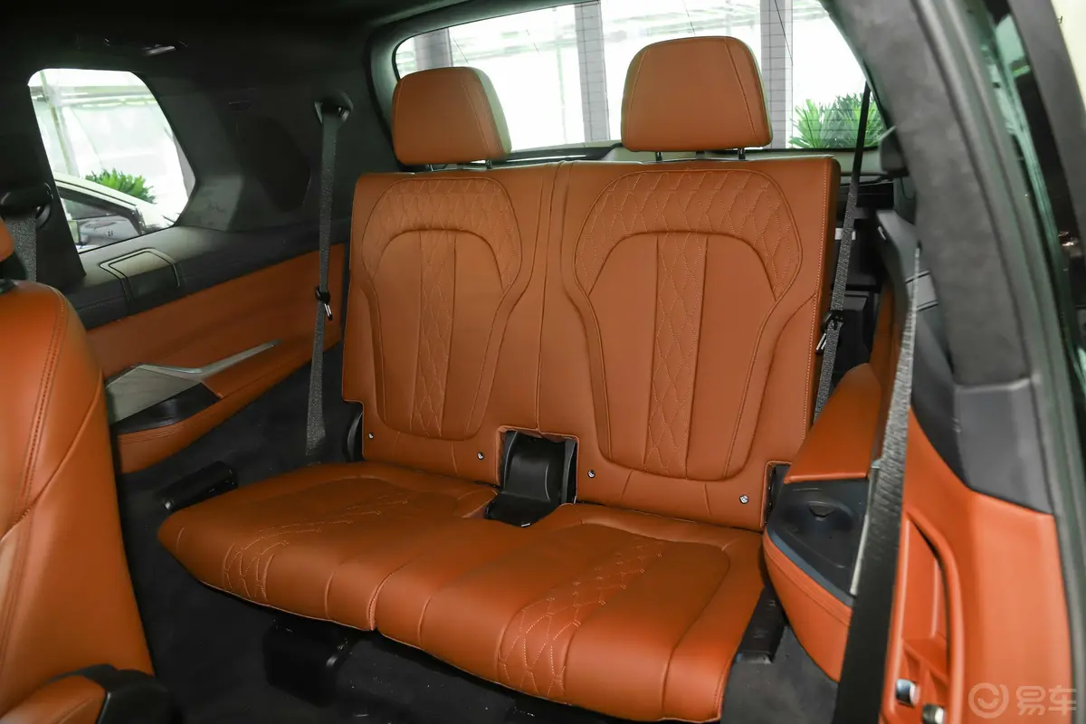宝马X7改款 xDrive40i 行政型 豪华套装第三排座椅