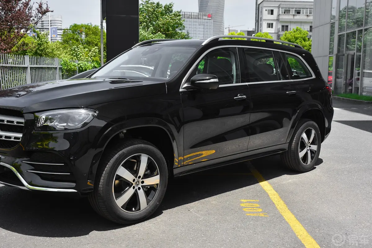 奔驰GLS改款 GLS 450 4MATIC 时尚型外观