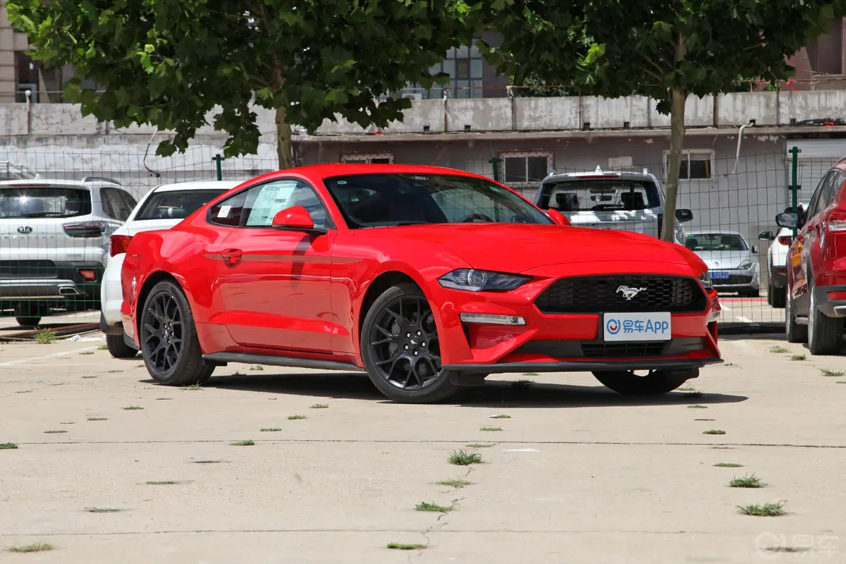 Mustang2.3T 基本版侧前45度车头向右水平