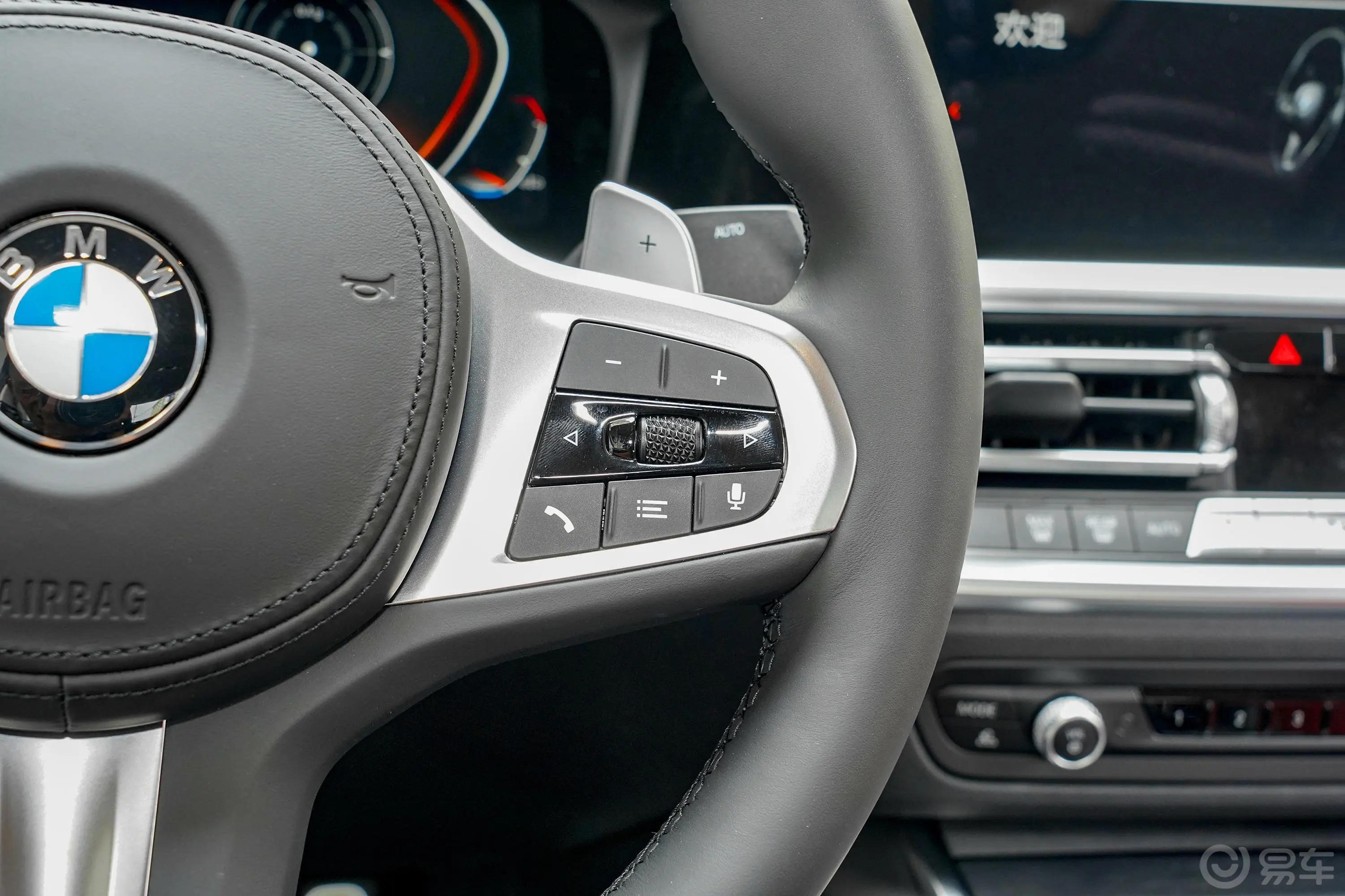 宝马4系改款 双门轿跑车 425i M运动套装右侧方向盘功能按键