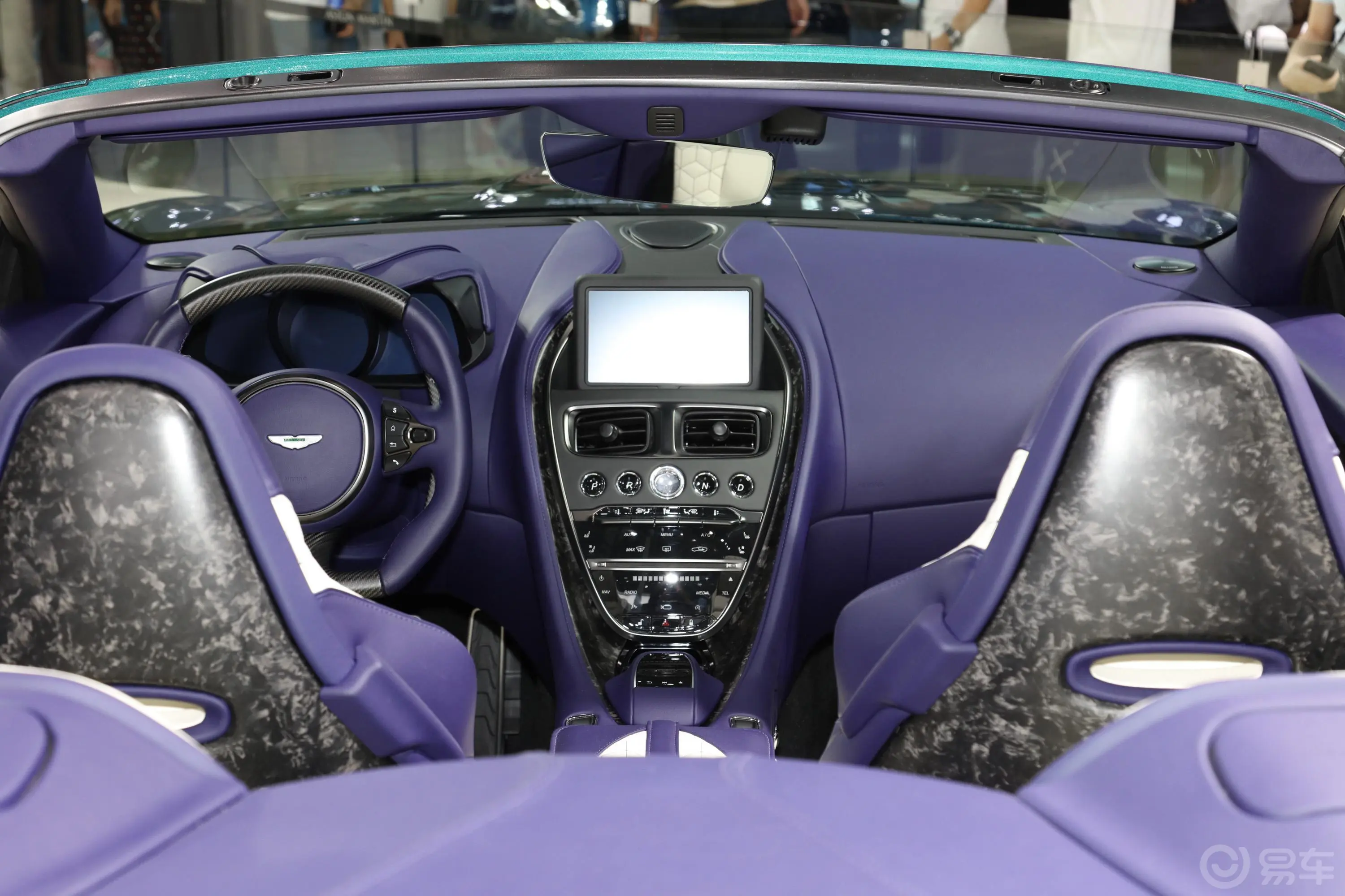 阿斯顿·马丁DBSDBS Superleggera V12 Volante Q定制幻彩光谱蓝车窗调节整体