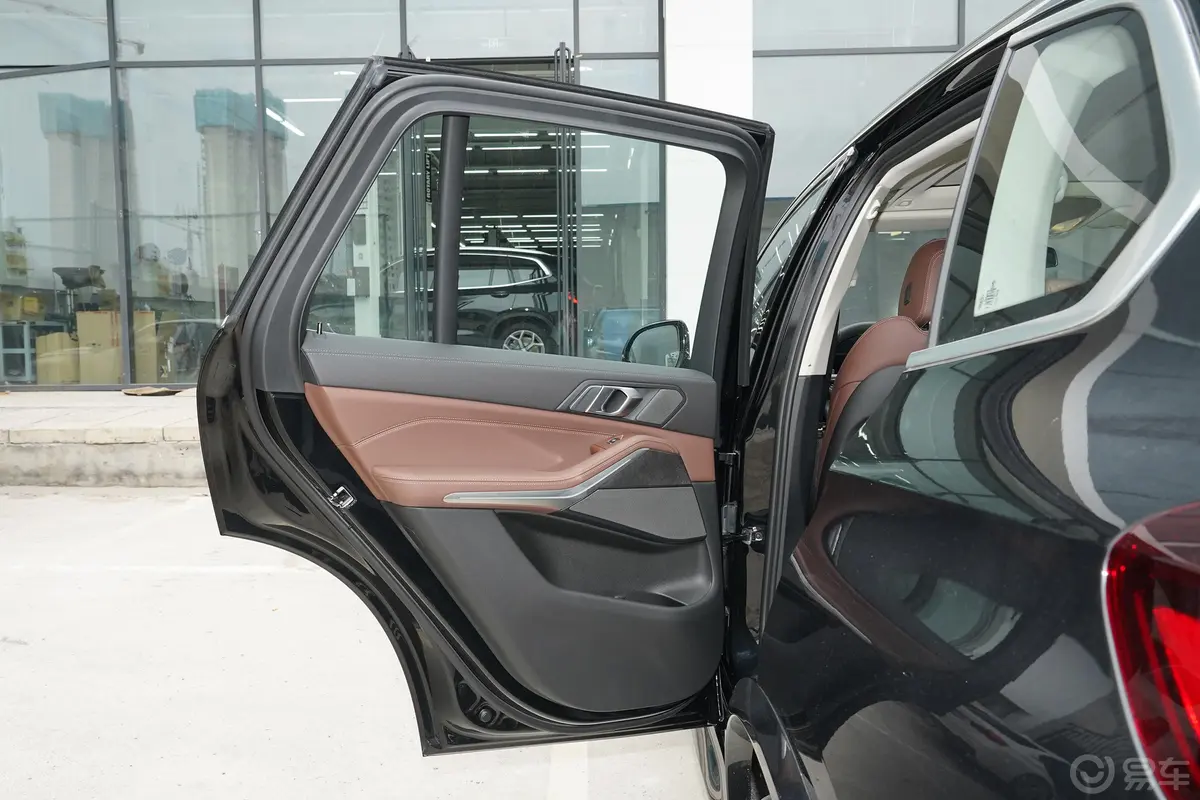 宝马X5(进口)改款 xDrive40i M运动套装驾驶员侧后车门