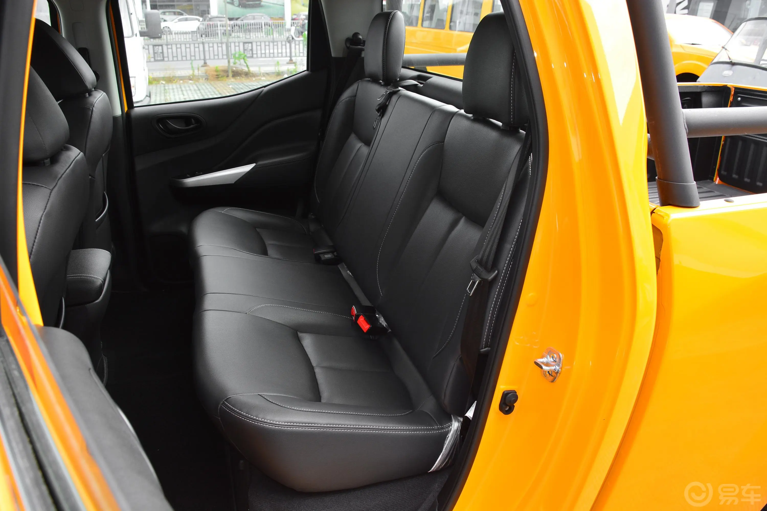 锐骐62.4L 手动两驱长货箱标准版 汽油后排座椅