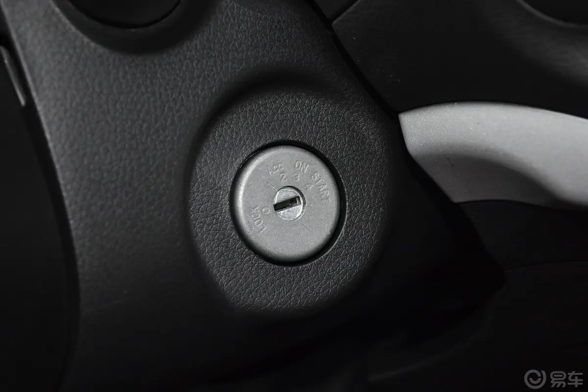 锐骐62.4L 手动两驱长货箱标准版 汽油钥匙孔或一键启动按键