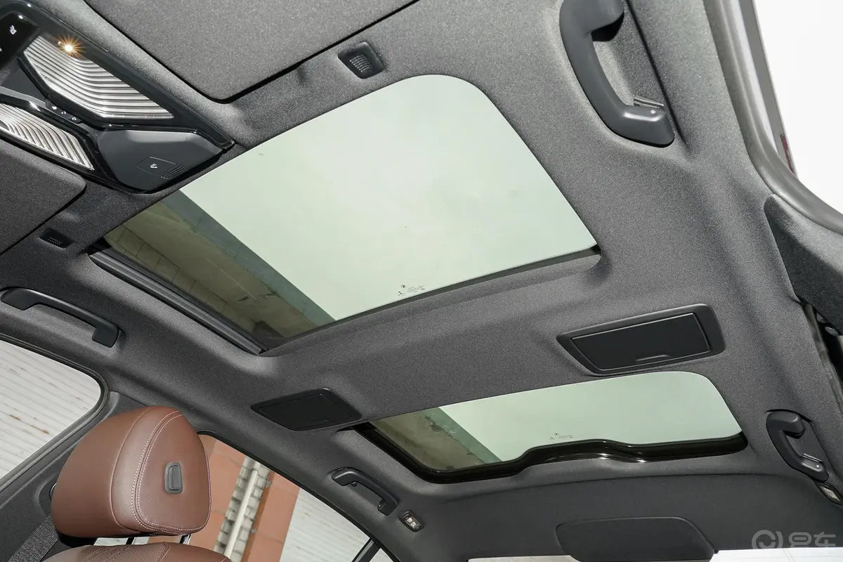 宝马5系改款 530Li xDrive M运动套装天窗内拍关闭