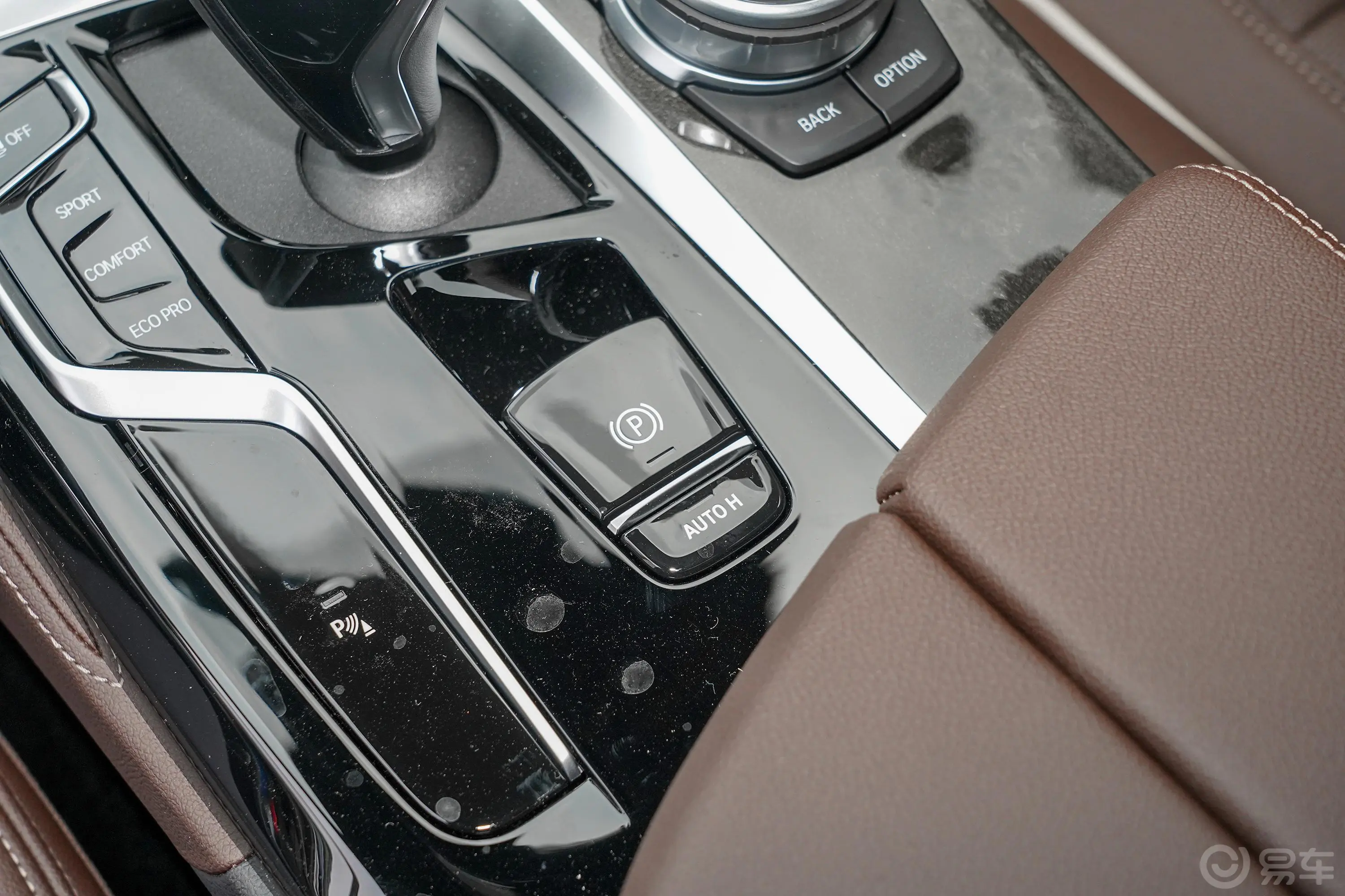 宝马5系改款 530Li xDrive M运动套装驻车制动